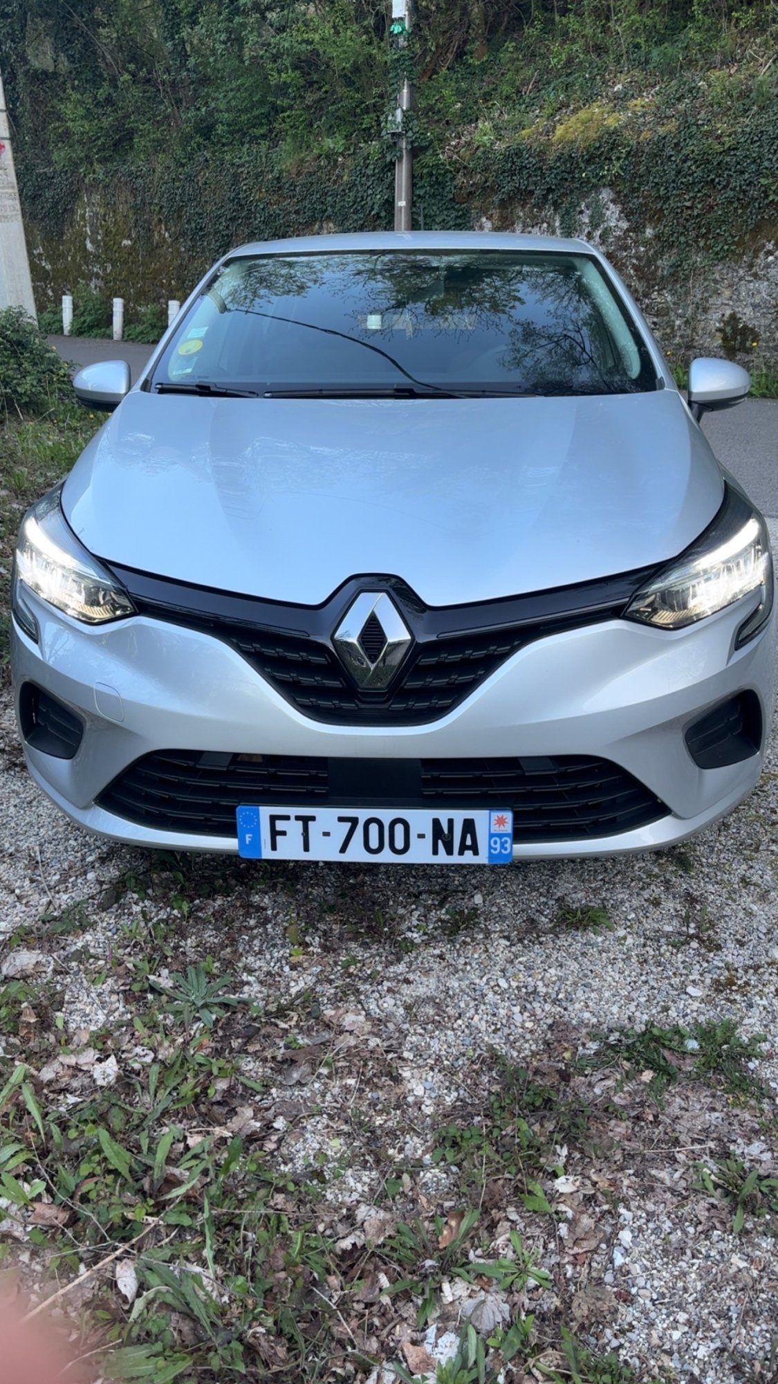 Numer rejestracyjny FT700NA posiada RENAULT CLIO V