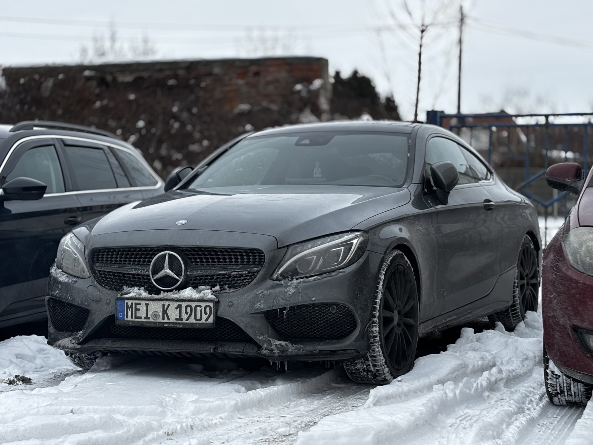 Numer rejestracyjny MEIK1909 posiada Mercedes-Benz C-Class