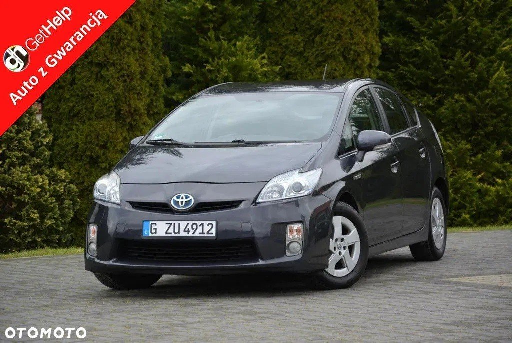 Numer rejestracyjny GZU4912 posiada Toyota Prius