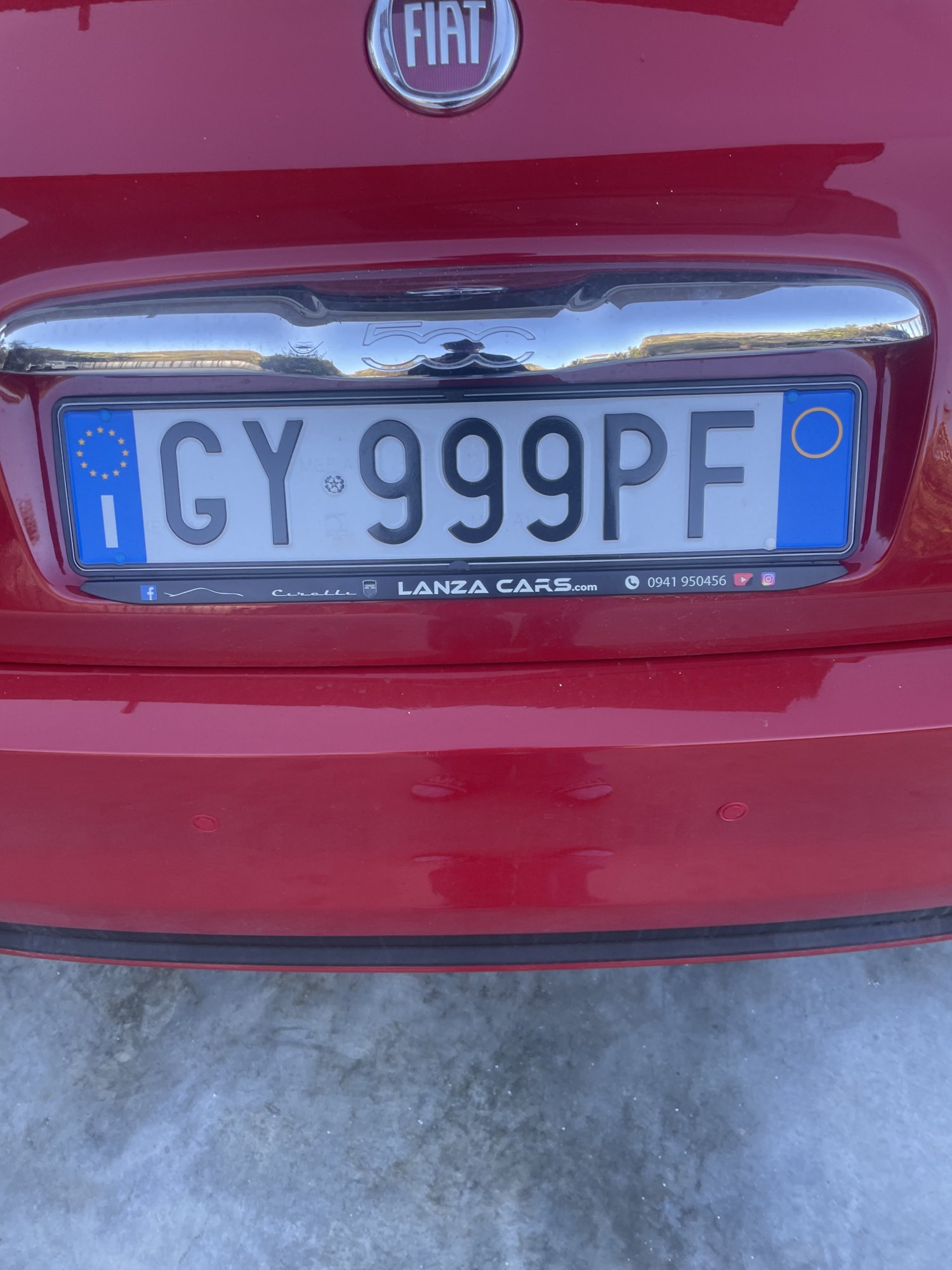 Numer rejestracyjny GY999PF posiada Fiat 500