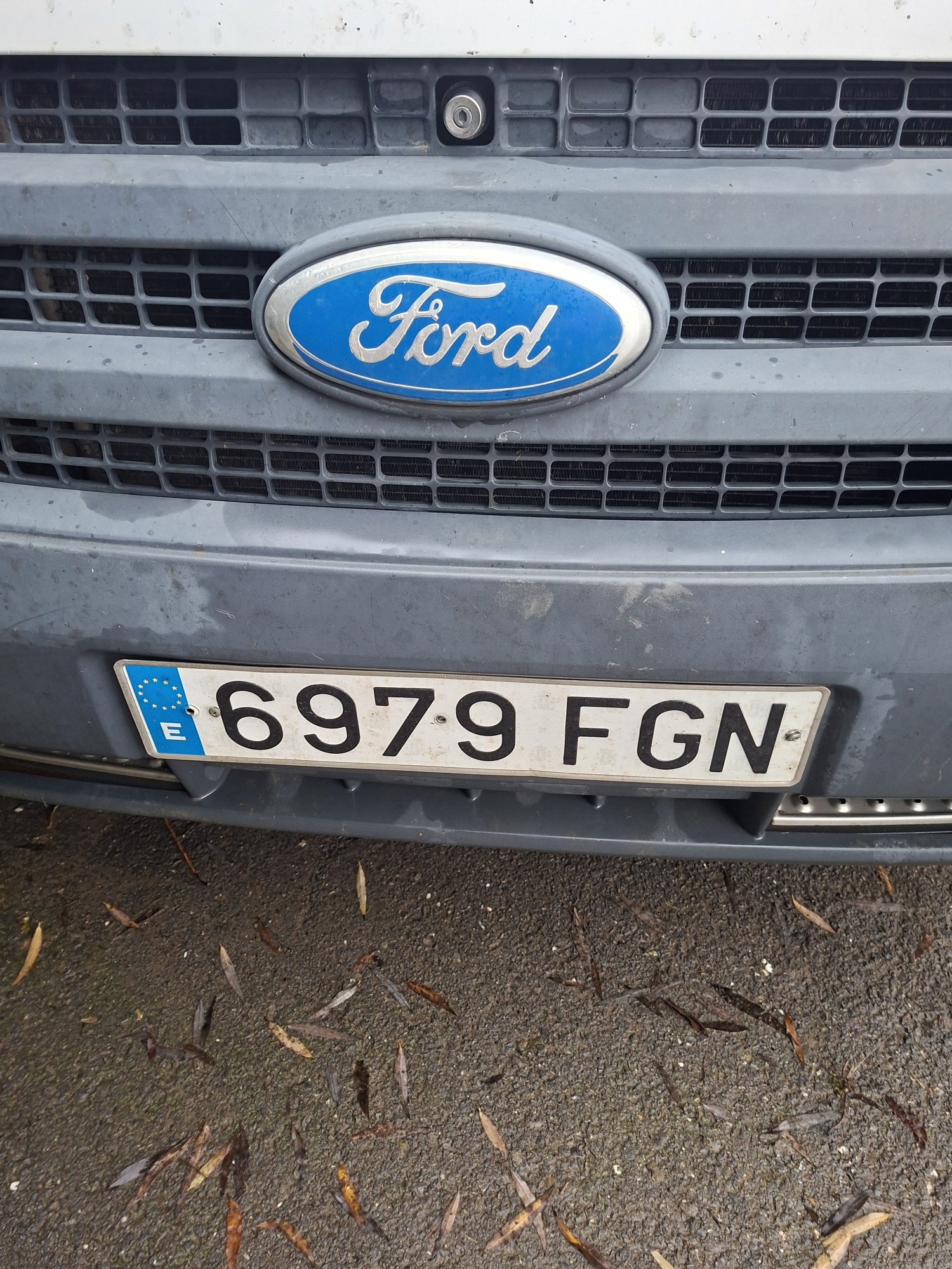 Numer rejestracyjny 6979FGN posiada FORD TRANSIT