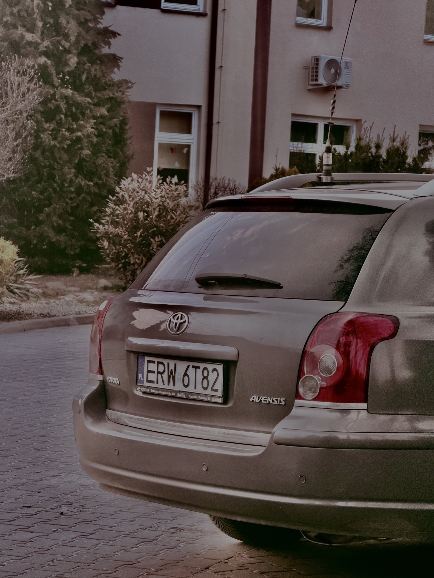 Numer rejestracyjny ERW 6T82 posiada TOYOTA Avensis Wagon MR`03 E4 Sol Aut. - ERW6T82