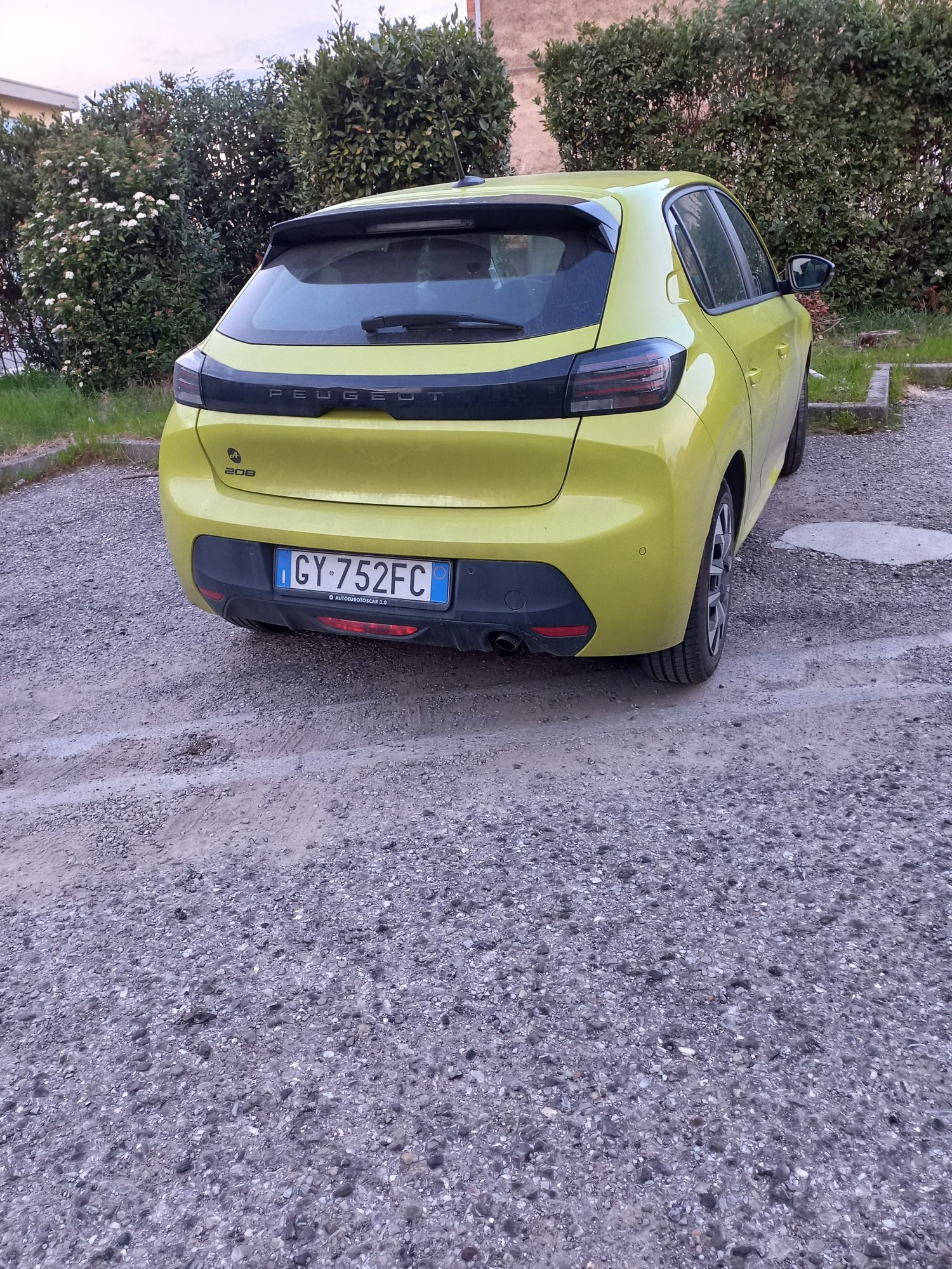 Numer rejestracyjny GY752FC posiada PEUGEOT 208 2a serie