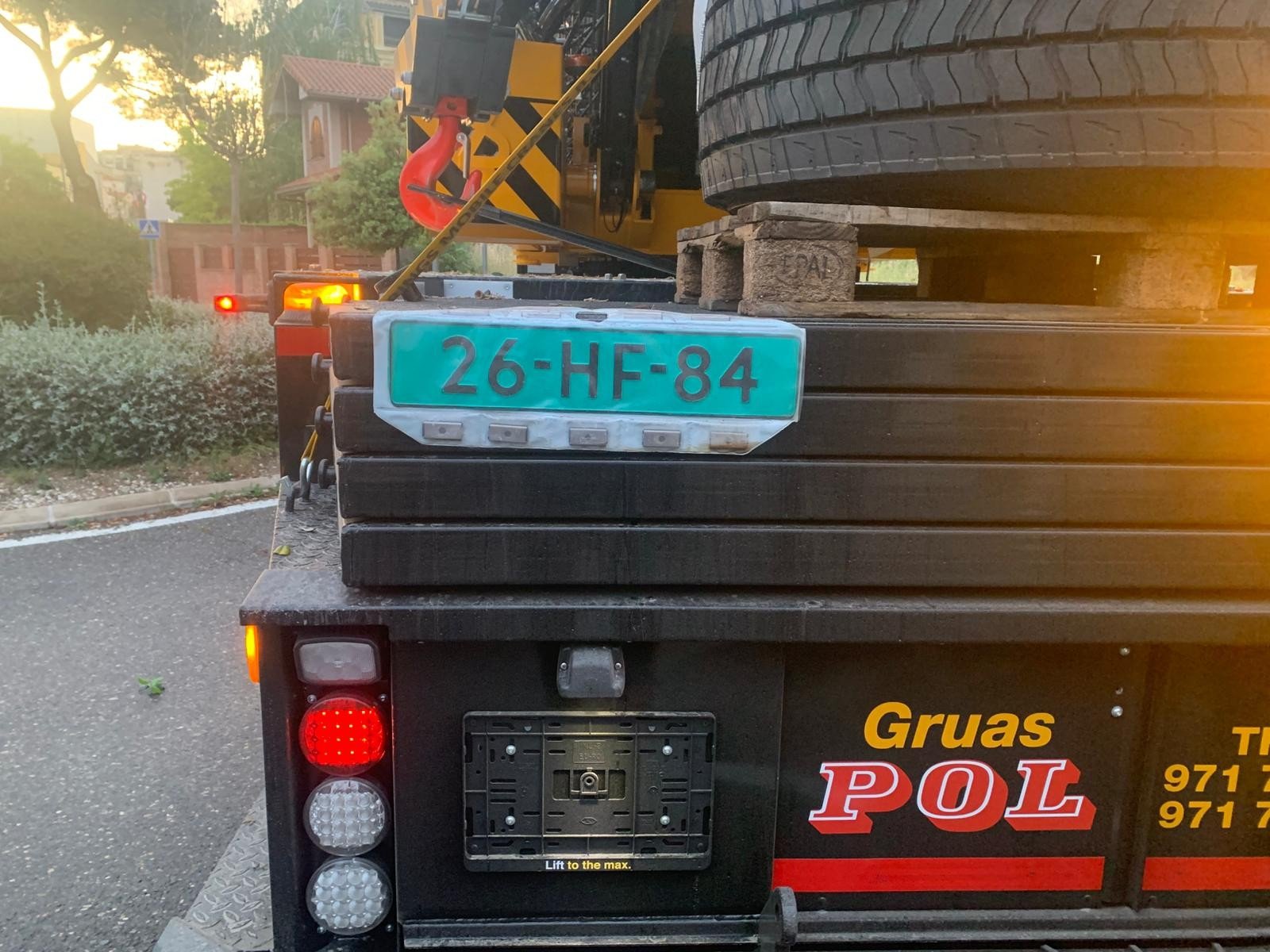 Numer rejestracyjny 26HF84 posiada  