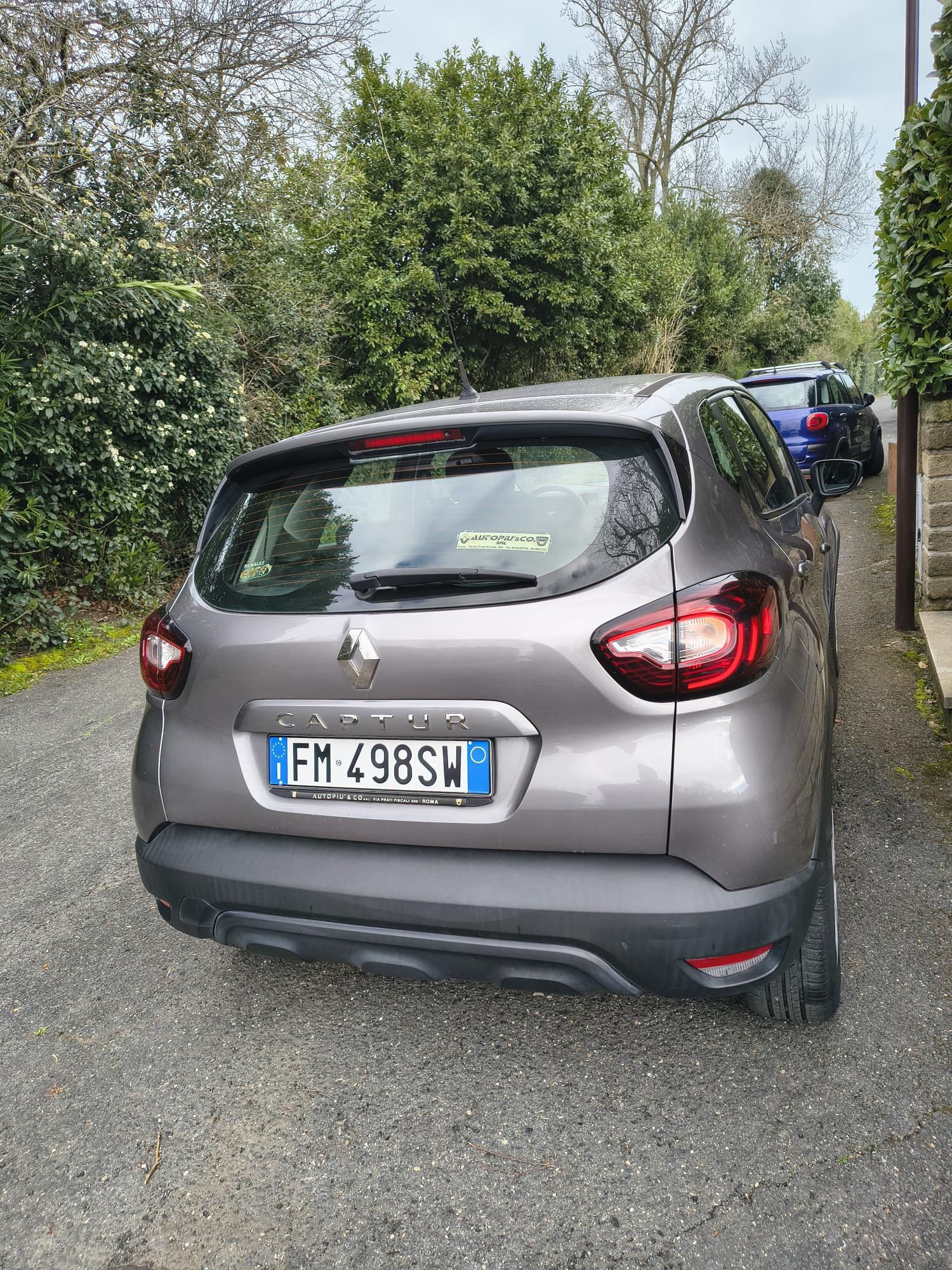 Numer rejestracyjny FM498SW posiada RENAULT Captur 1a serie