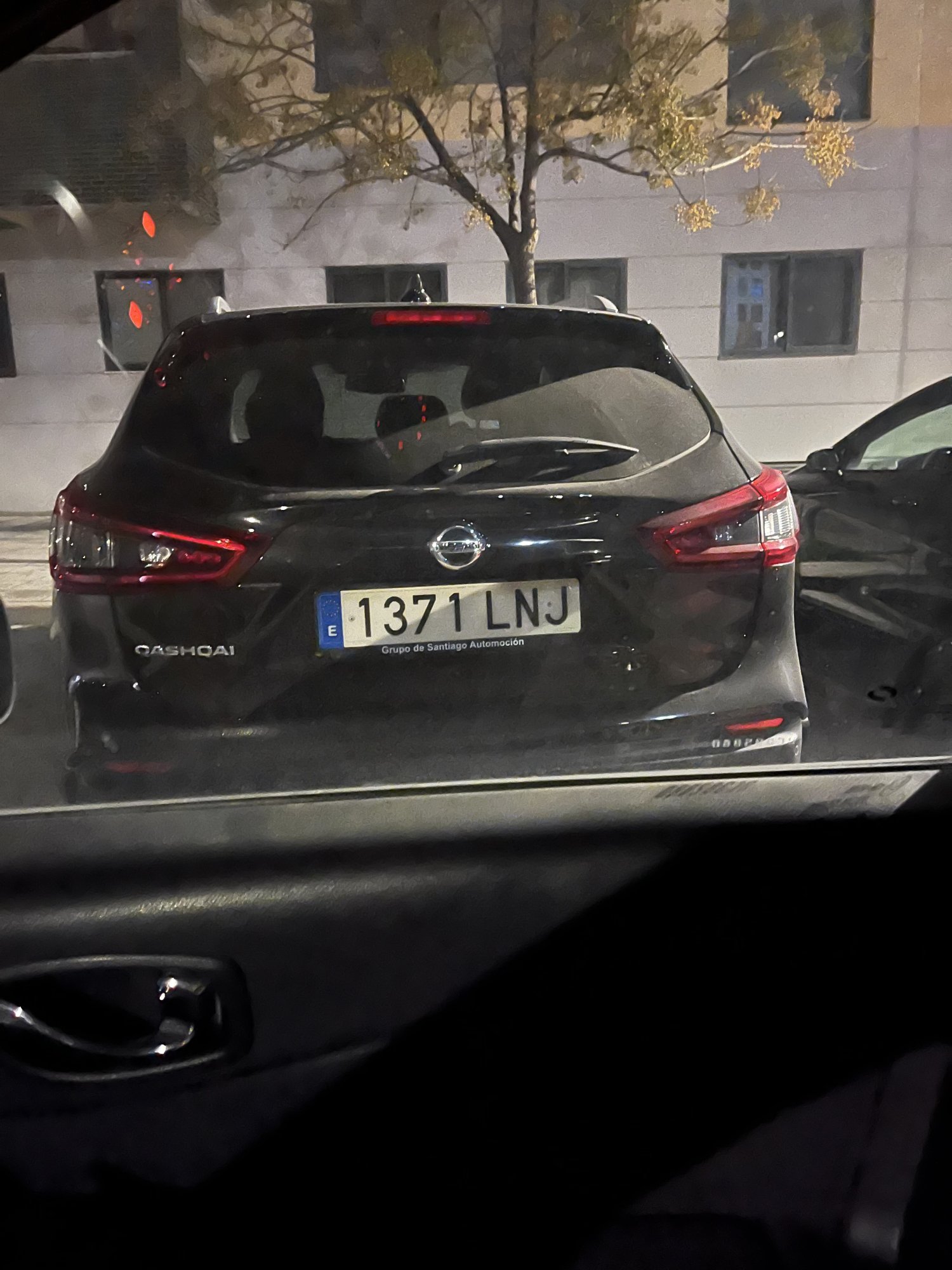 Numer rejestracyjny 1371LNJ posiada NISSAN QASHQAI