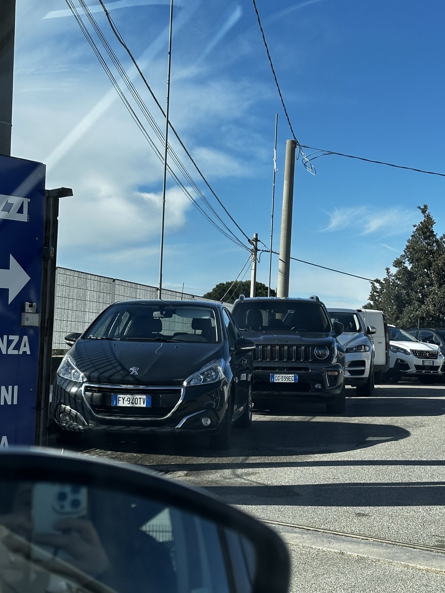 Numer rejestracyjny FY940TV posiada PEUGEOT 208 1o serie