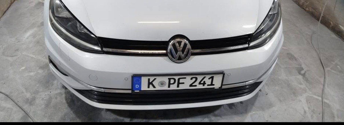 Numer rejestracyjny KPF241 posiada Volkswagen 