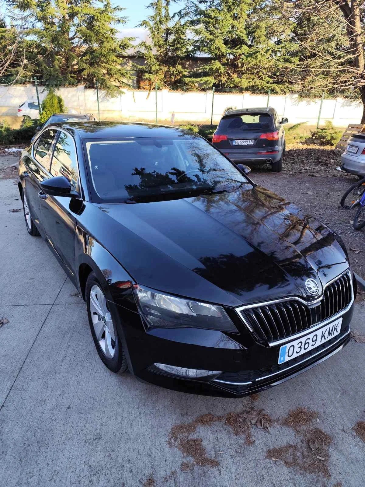 Numer rejestracyjny 0369KMK posiada Škoda Superb