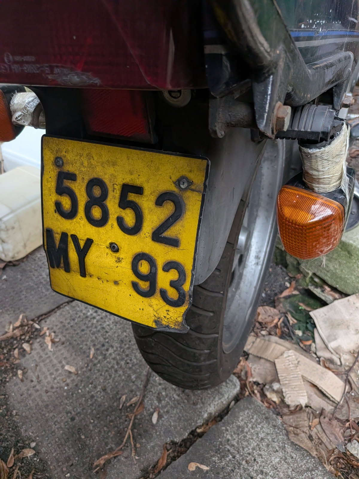 Numer rejestracyjny 5852MY93 posiada  