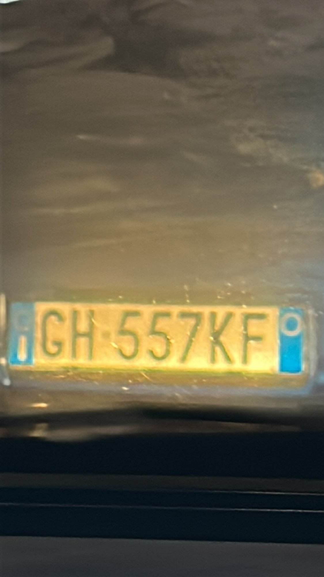 Numer rejestracyjny GH557KF posiada  