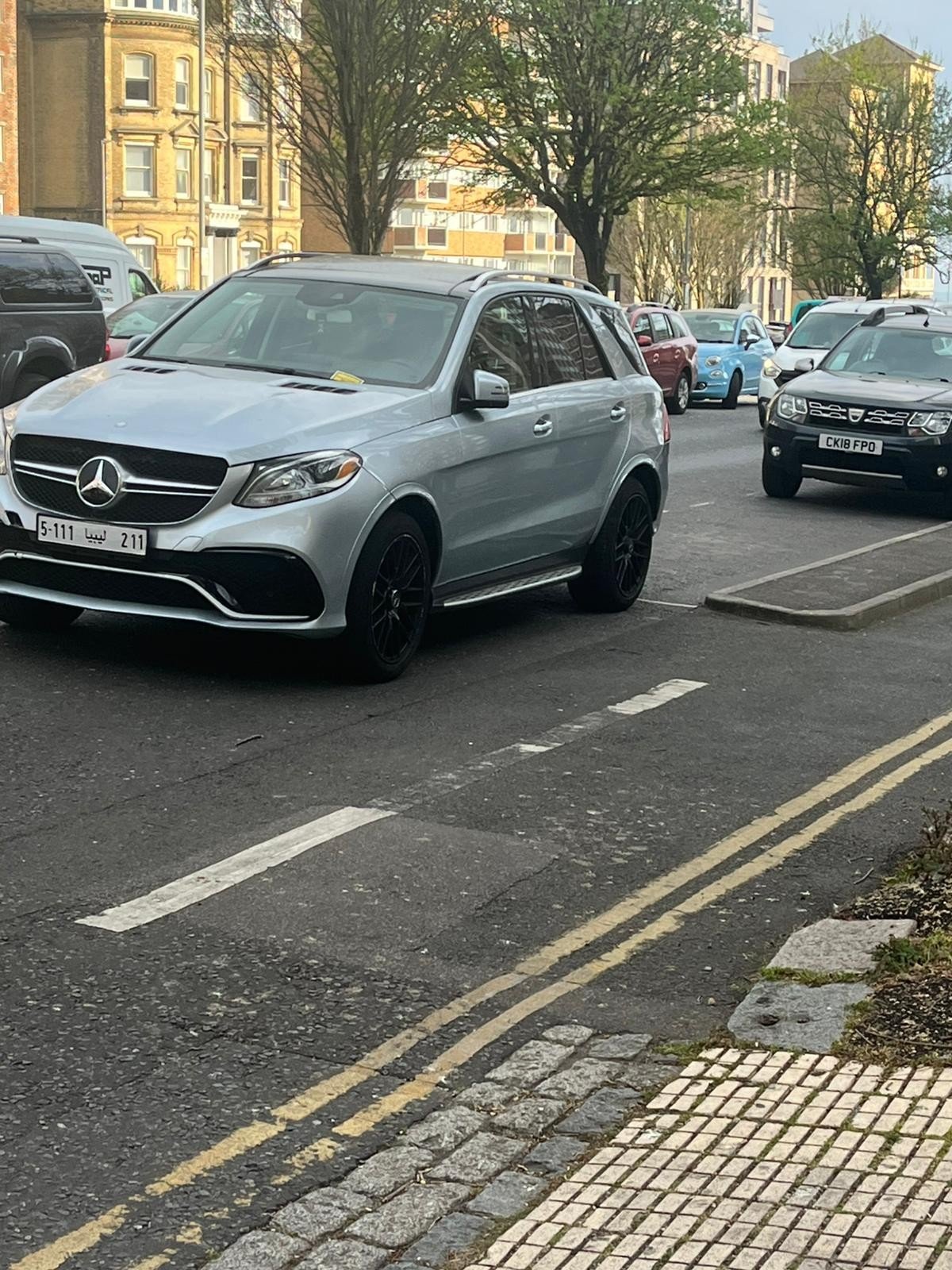 Numer rejestracyjny 5111211 posiada Mercedes-Benz 