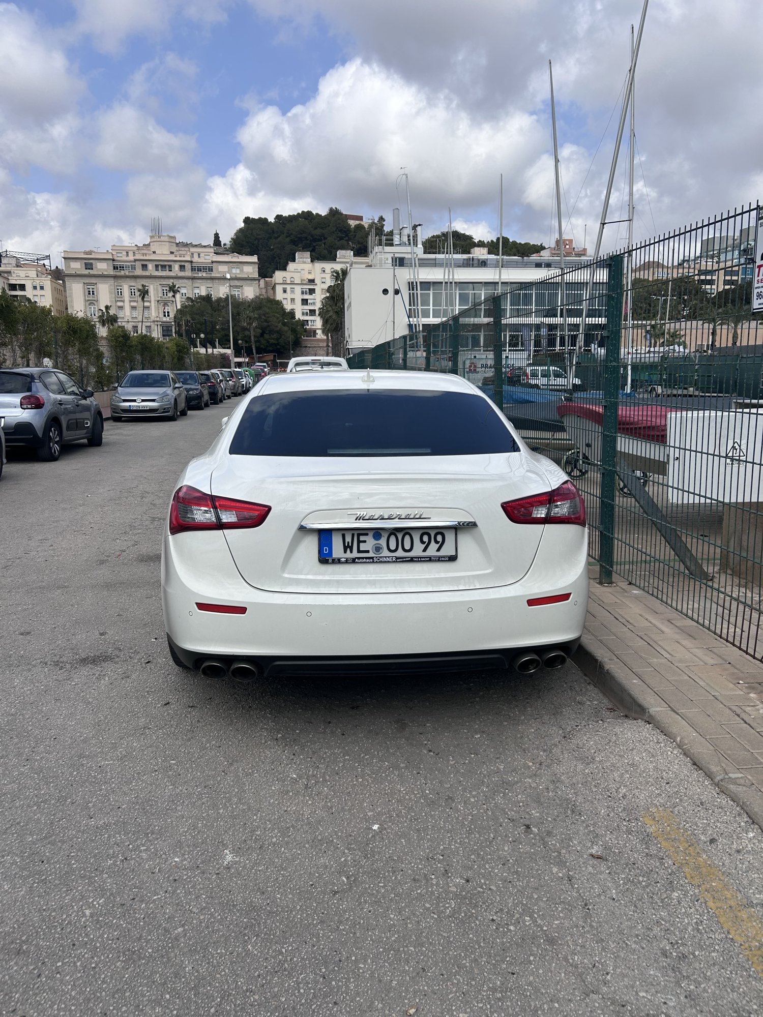 Numer rejestracyjny WE0099 posiada Maserati 