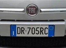 Numer rejestracyjny DR705RC posiada FIAT 500