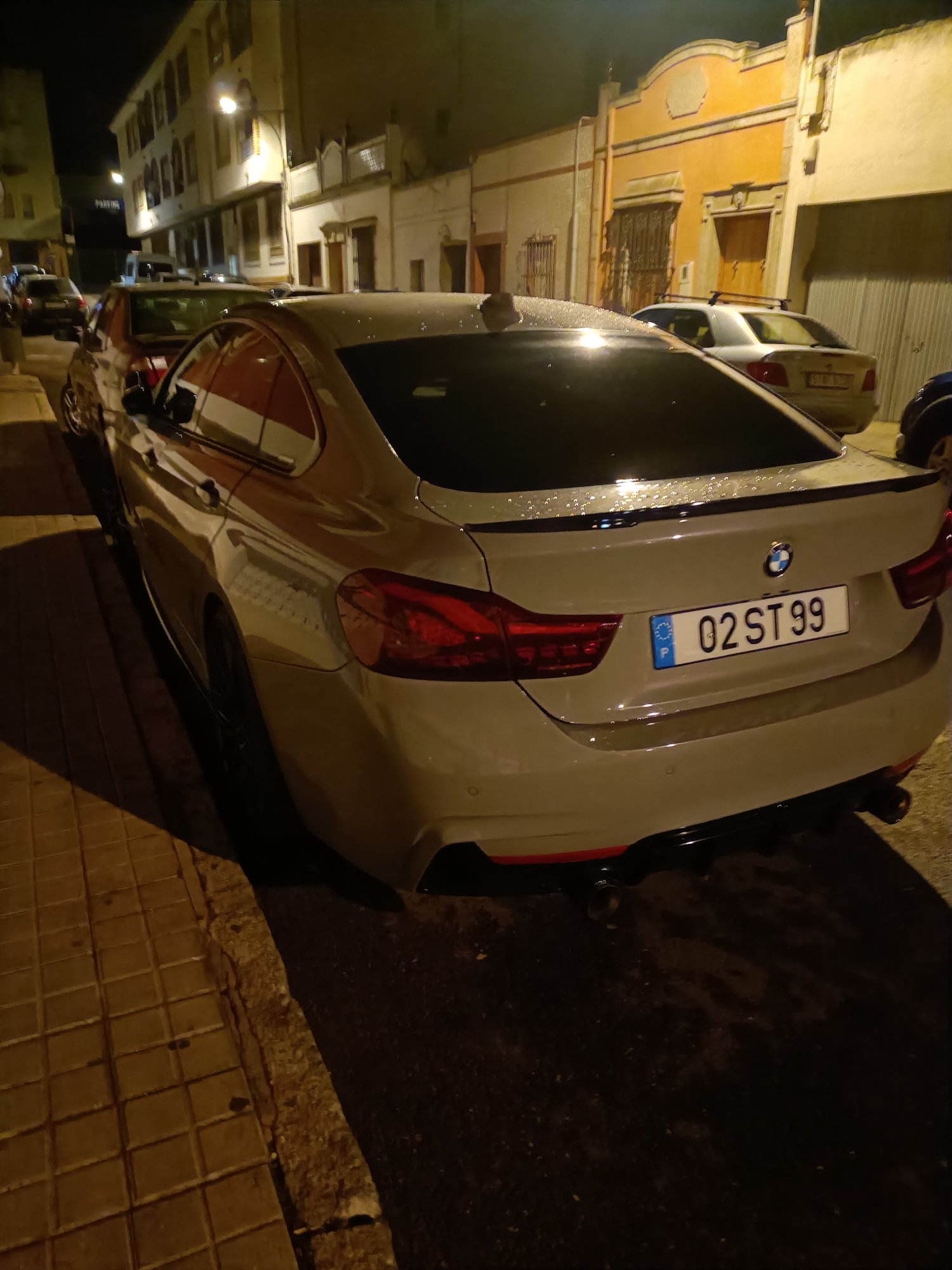 Numer rejestracyjny 02ST99 posiada BMW 