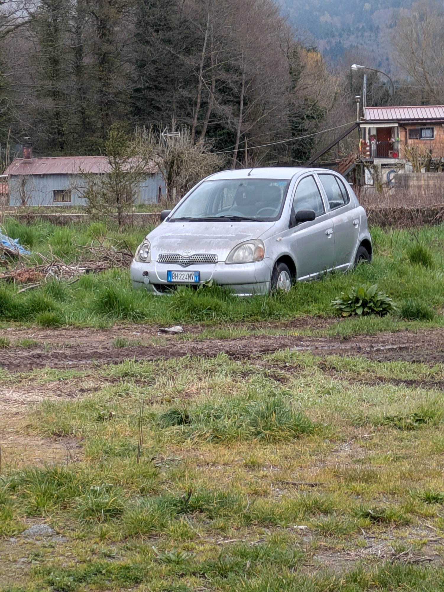 Numer rejestracyjny BH224NV posiada TOYOTA Yaris Numer rejestracyjny BH224NV posiada TOYOTA Yaris