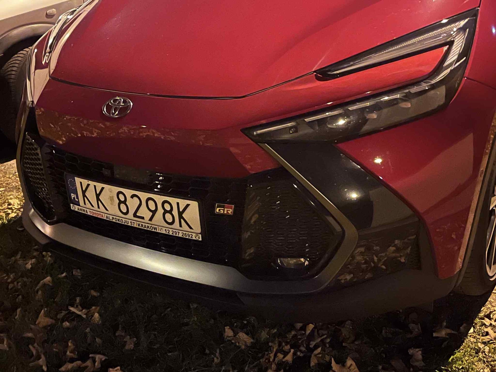 Numer rejestracyjny KK 8298K posiada TOYOTA TOYOTA C-HR - KK8298K