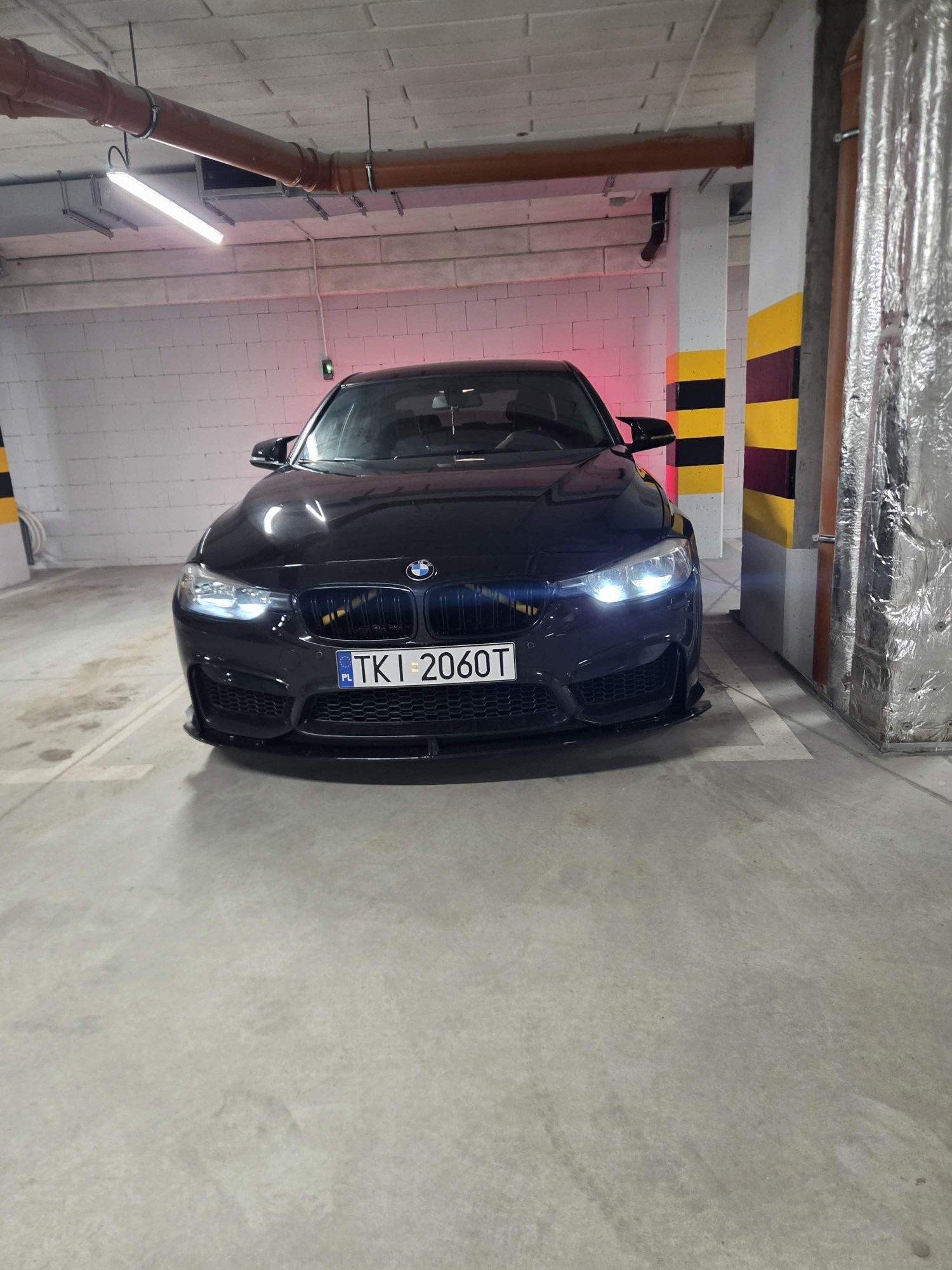 Numer rejestracyjny TK 2060T posiada SEAT LEON - TK2060T