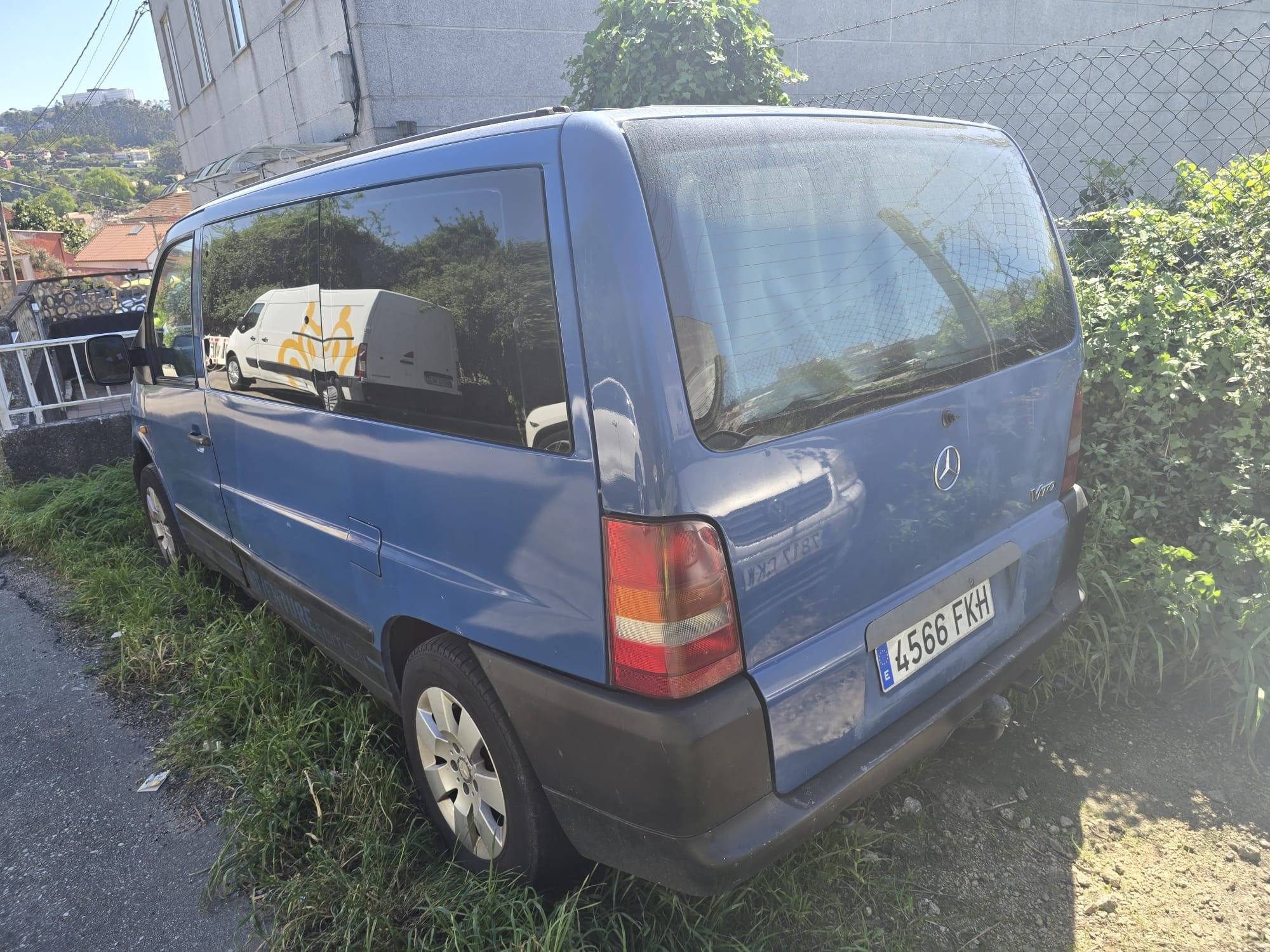 Numer rejestracyjny 4566FXH posiada MERCEDES E 320 (124)