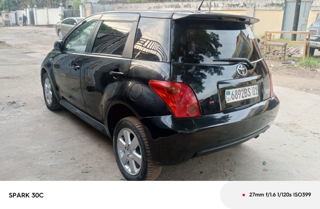 Numer rejestracyjny 6892BS01 posiada Toyota 