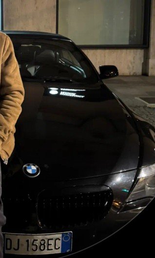 Numer rejestracyjny DJ158EC posiada BMW Serie 6