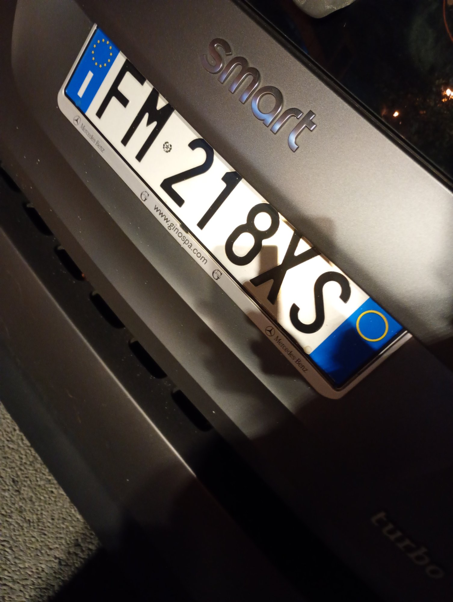 Numer rejestracyjny FM218XS posiada SMART fortwo 3as.