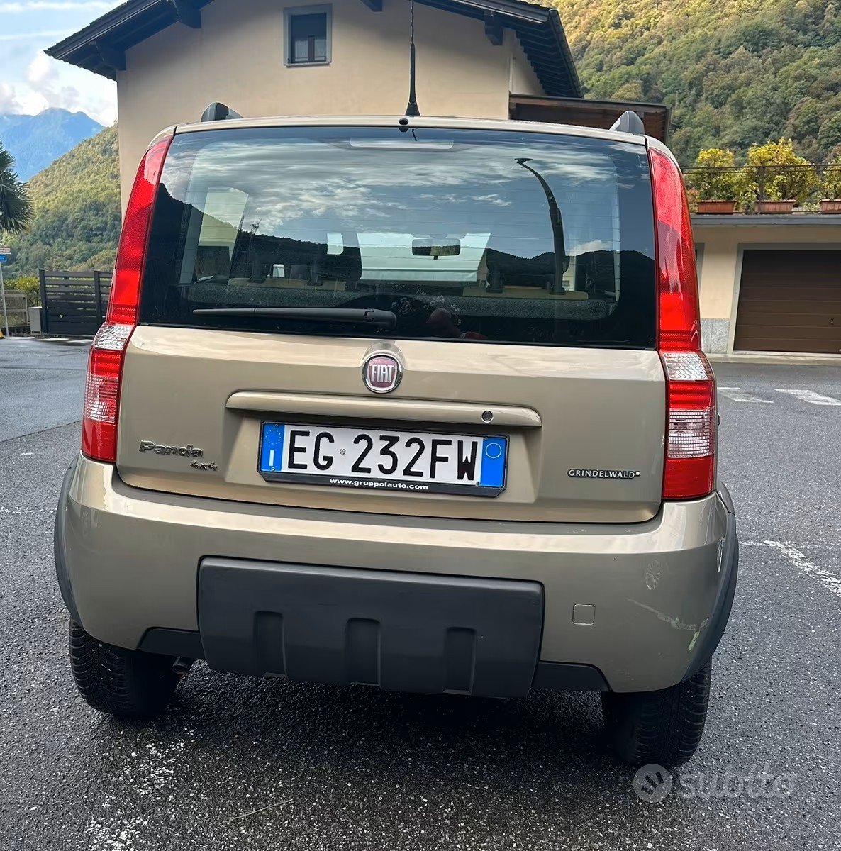Numer rejestracyjny EG232FW posiada FIAT Panda 2a serie