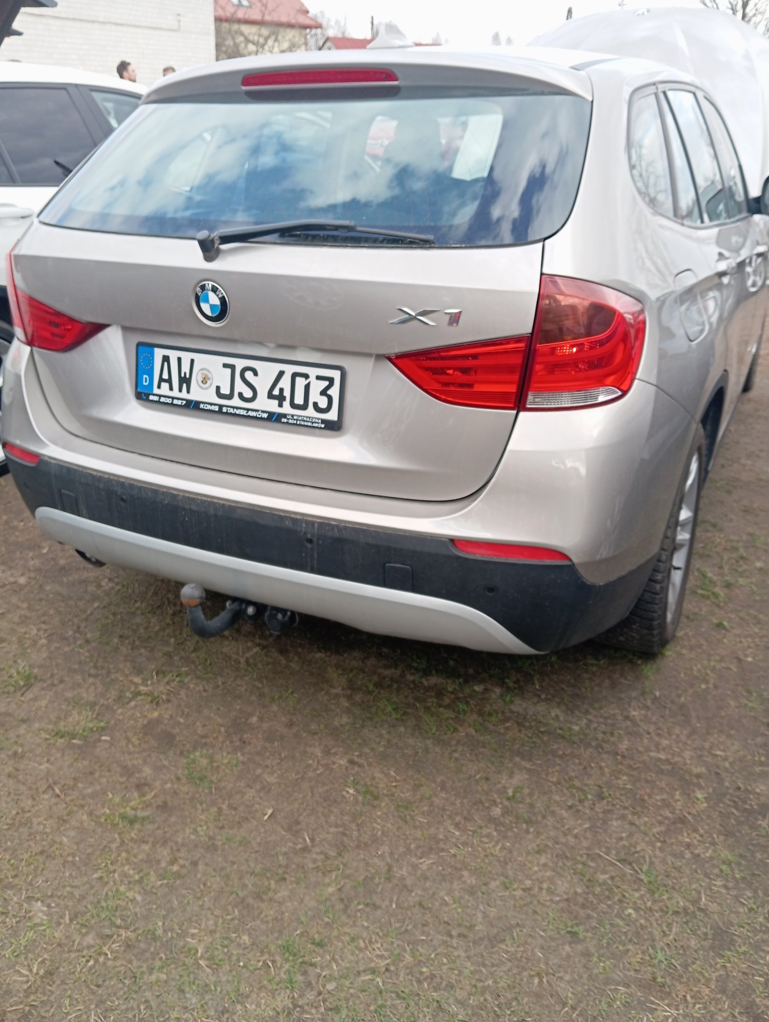 Numer rejestracyjny AWJS403 posiada BMW X1