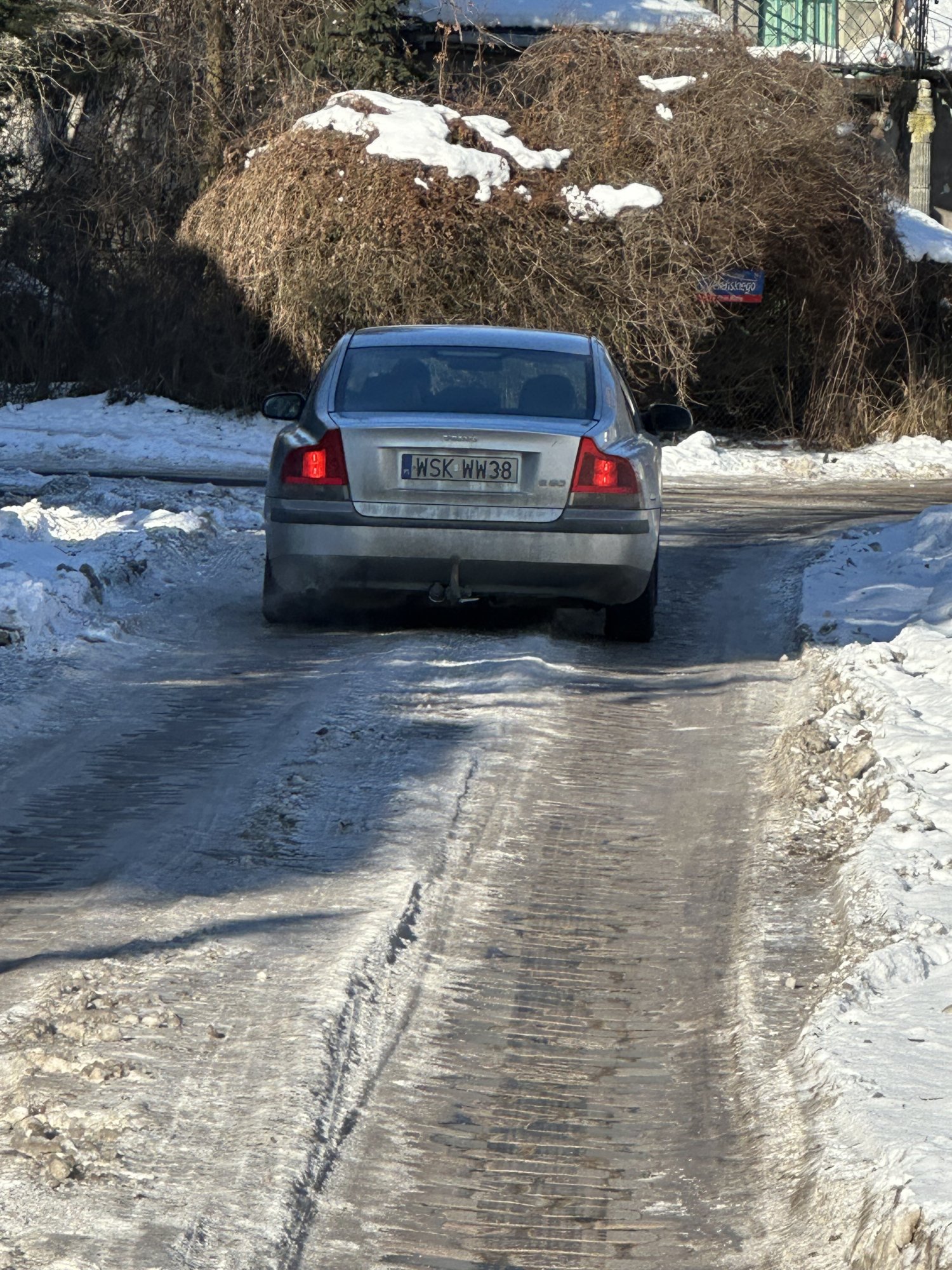 Numer rejestracyjny WSK WW38 posiada VOLVO S60 2.4 MR`00 E3 - WSKWW38