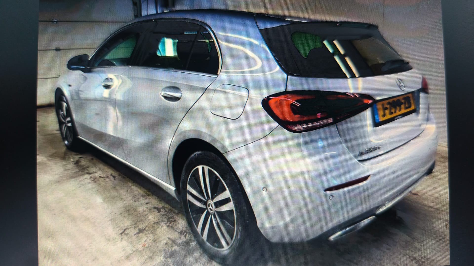 Numer rejestracyjny J990ZD posiada RENAULT CLIO