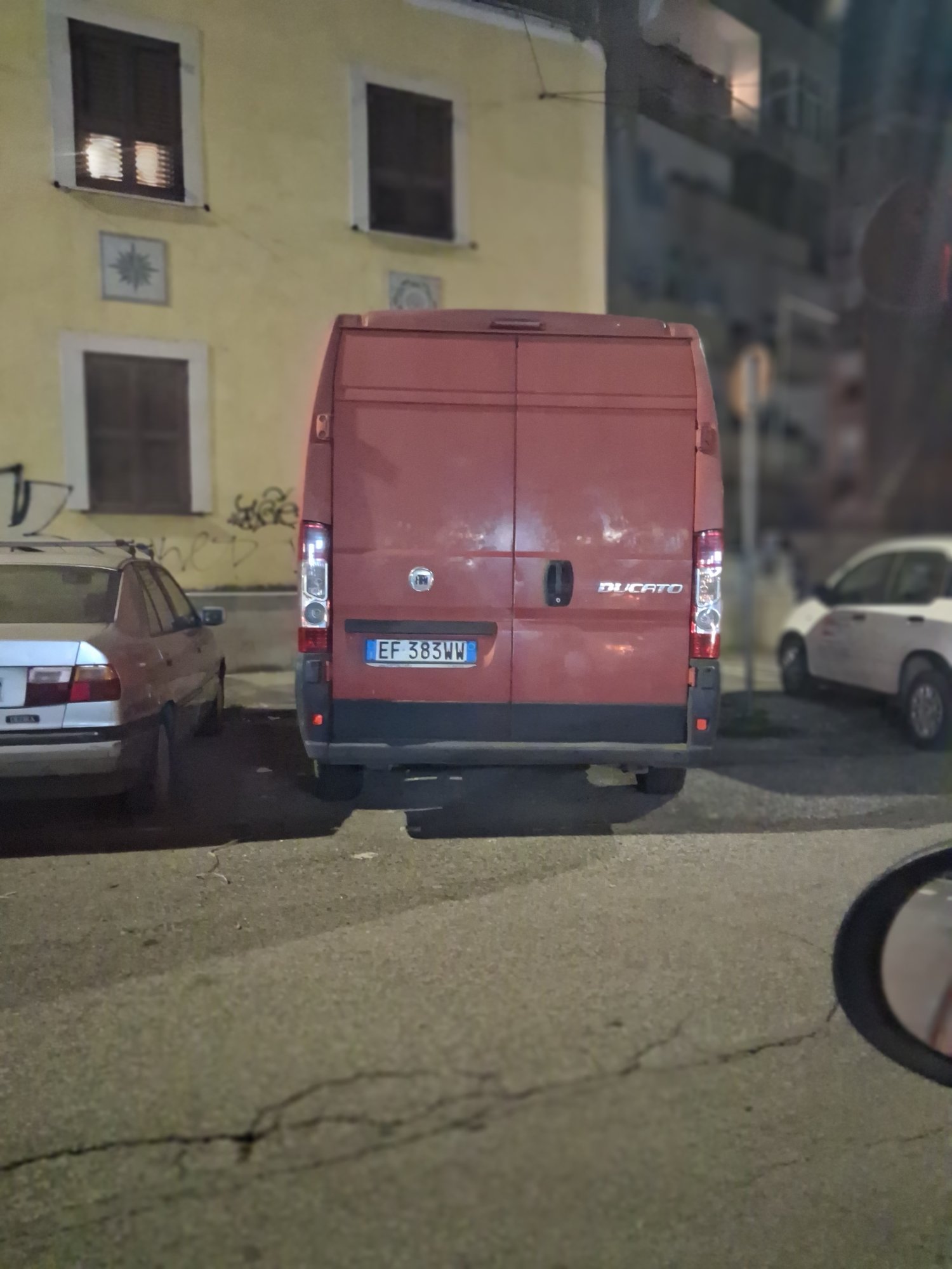 Numer rejestracyjny EF383VW posiada TOYOTA Yaris 2a serie