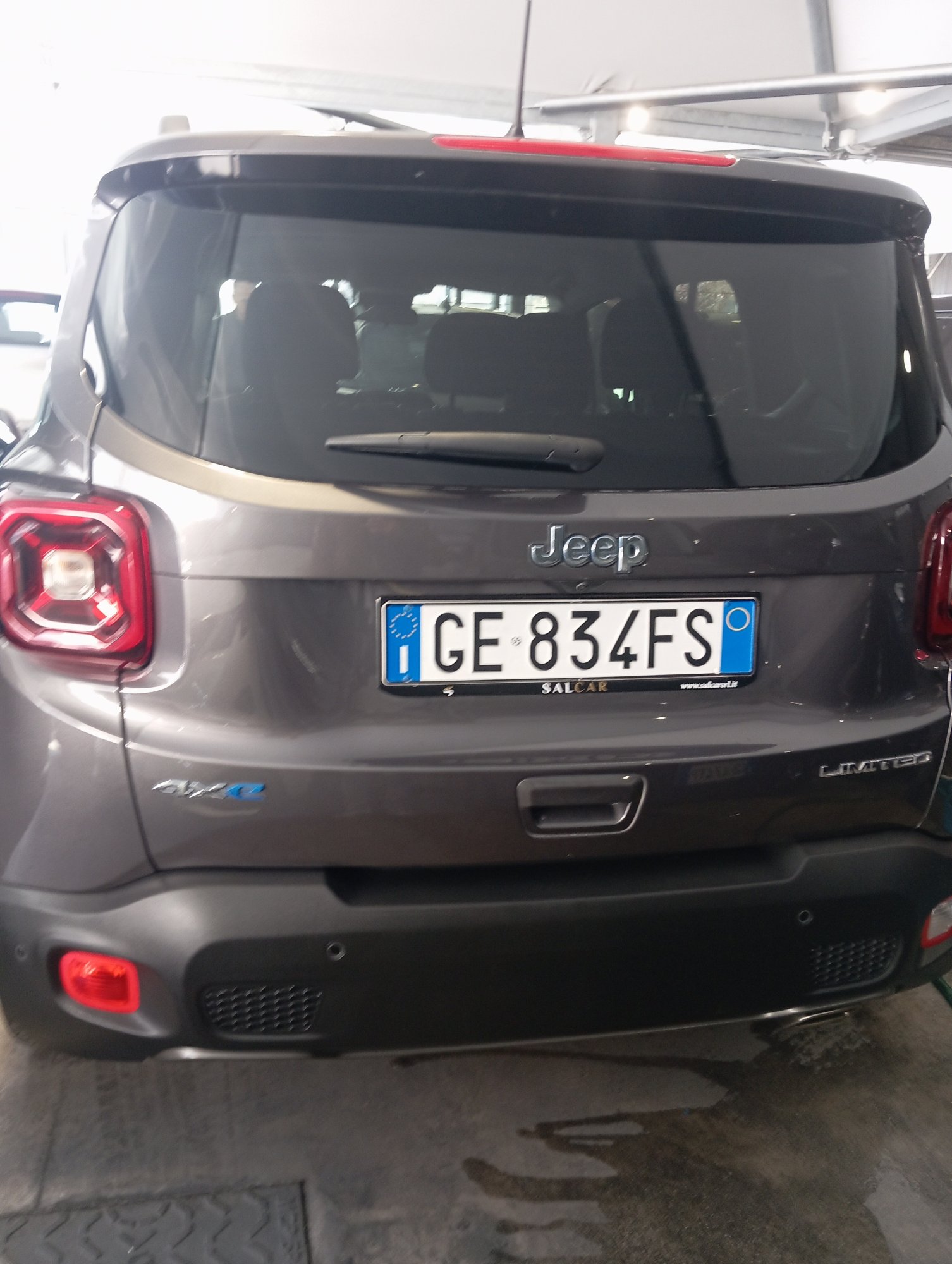 Numer rejestracyjny GE834FS posiada FIAT Punto 1a serie