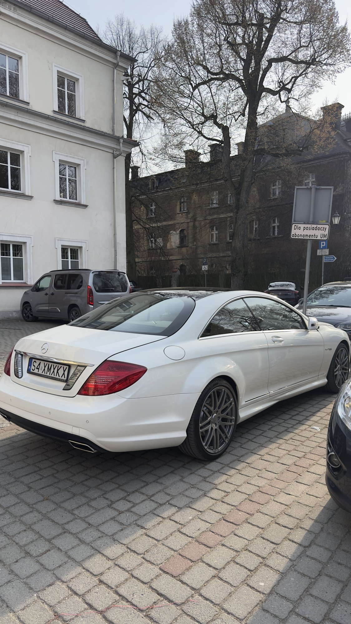 Numer rejestracyjny S4XMXKX posiada MERCEDES-BENZ CL 500 BlueEFFICIENCY MR`10 E5 216 4Matic