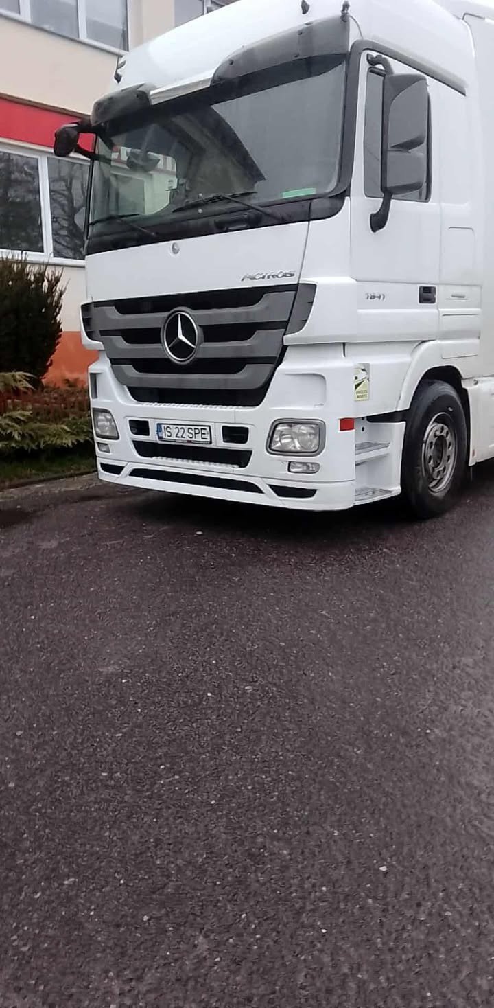 Numer rejestracyjny IS22SPE posiada Mercedes-Benz Actros 1841