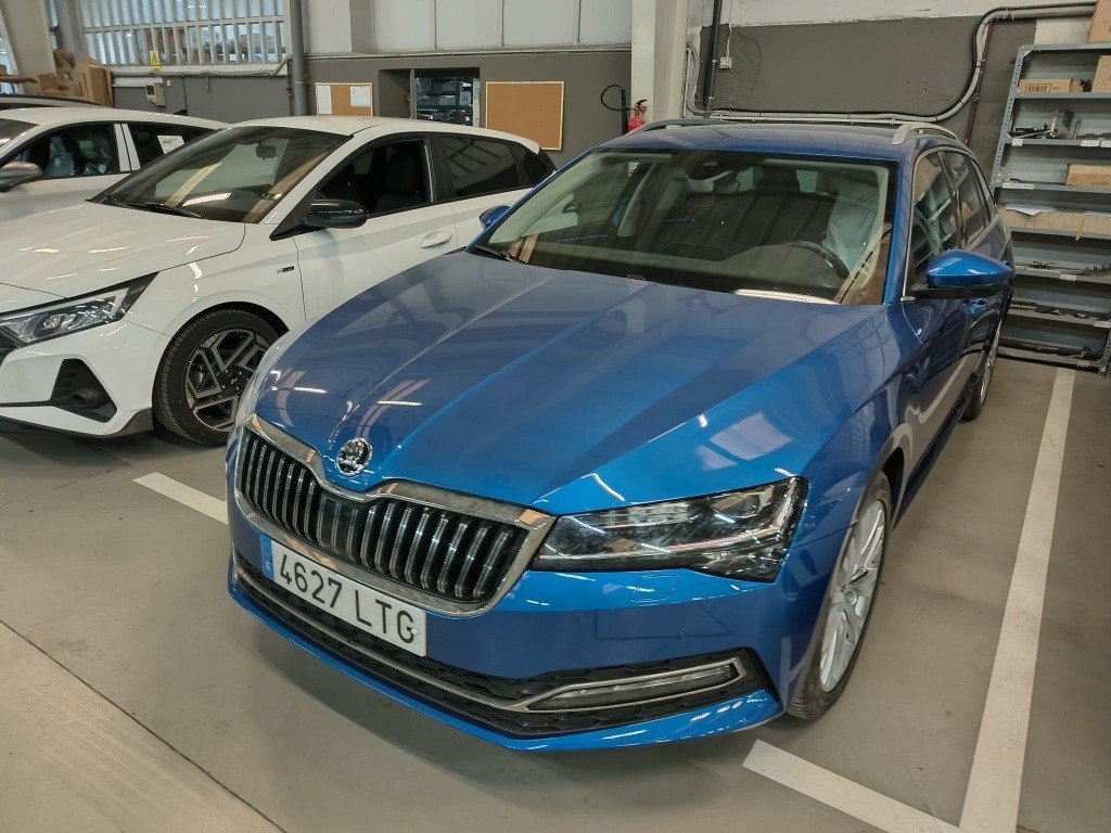 Numer rejestracyjny 4627LTG posiada SKODA SUPERB