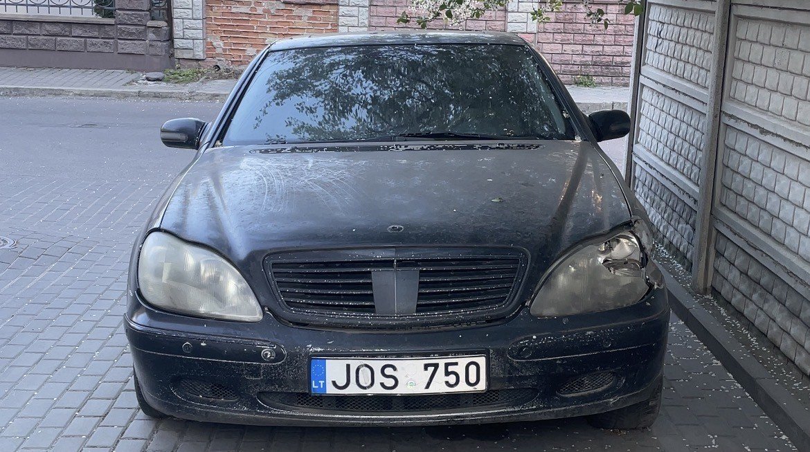Numer rejestracyjny JOS750 posiada Mercedes-Benz 