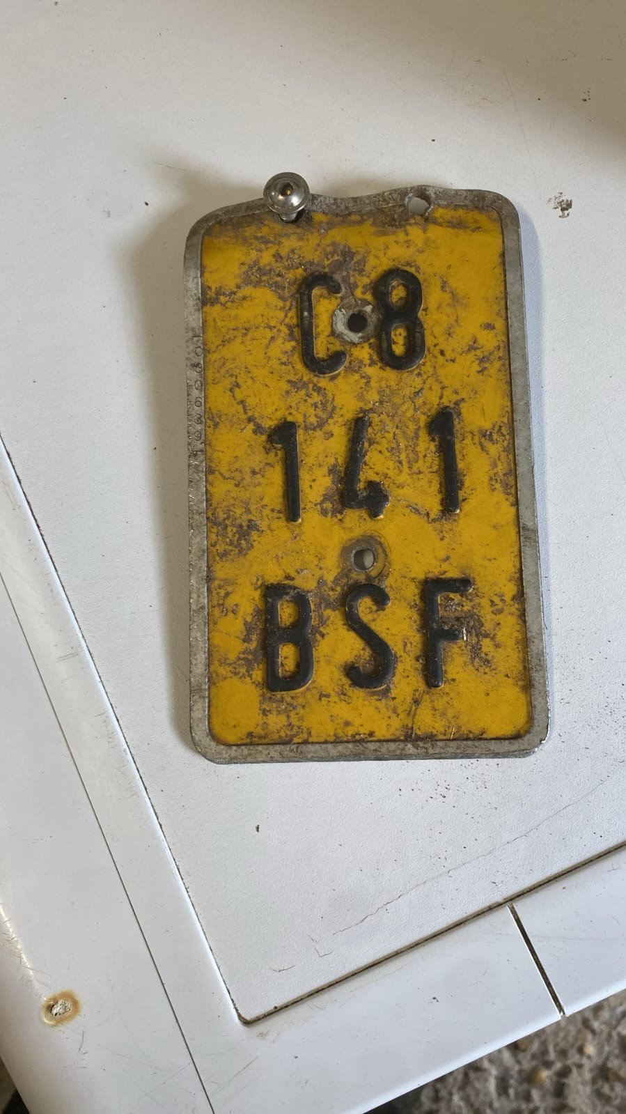 Numer rejestracyjny C8141BSF posiada DERBI SENDA