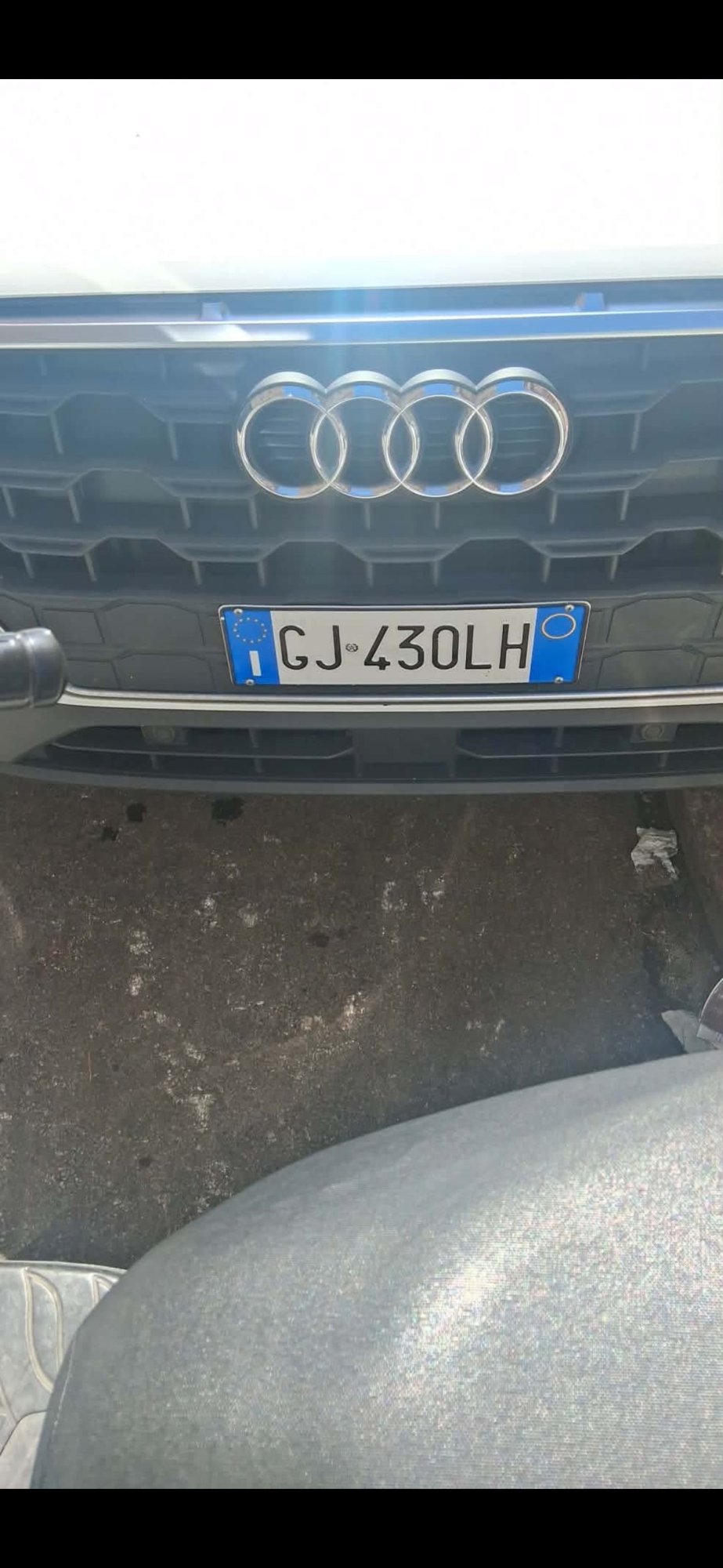 Numer rejestracyjny GJ430LH posiada AUDI Q2