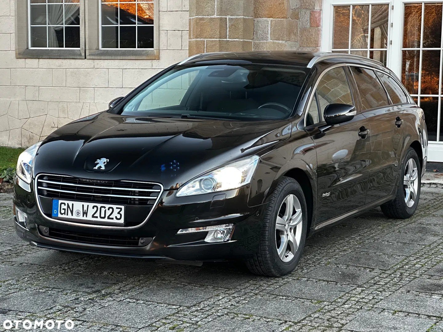Numer rejestracyjny GNW2023 posiada Peugeot 508