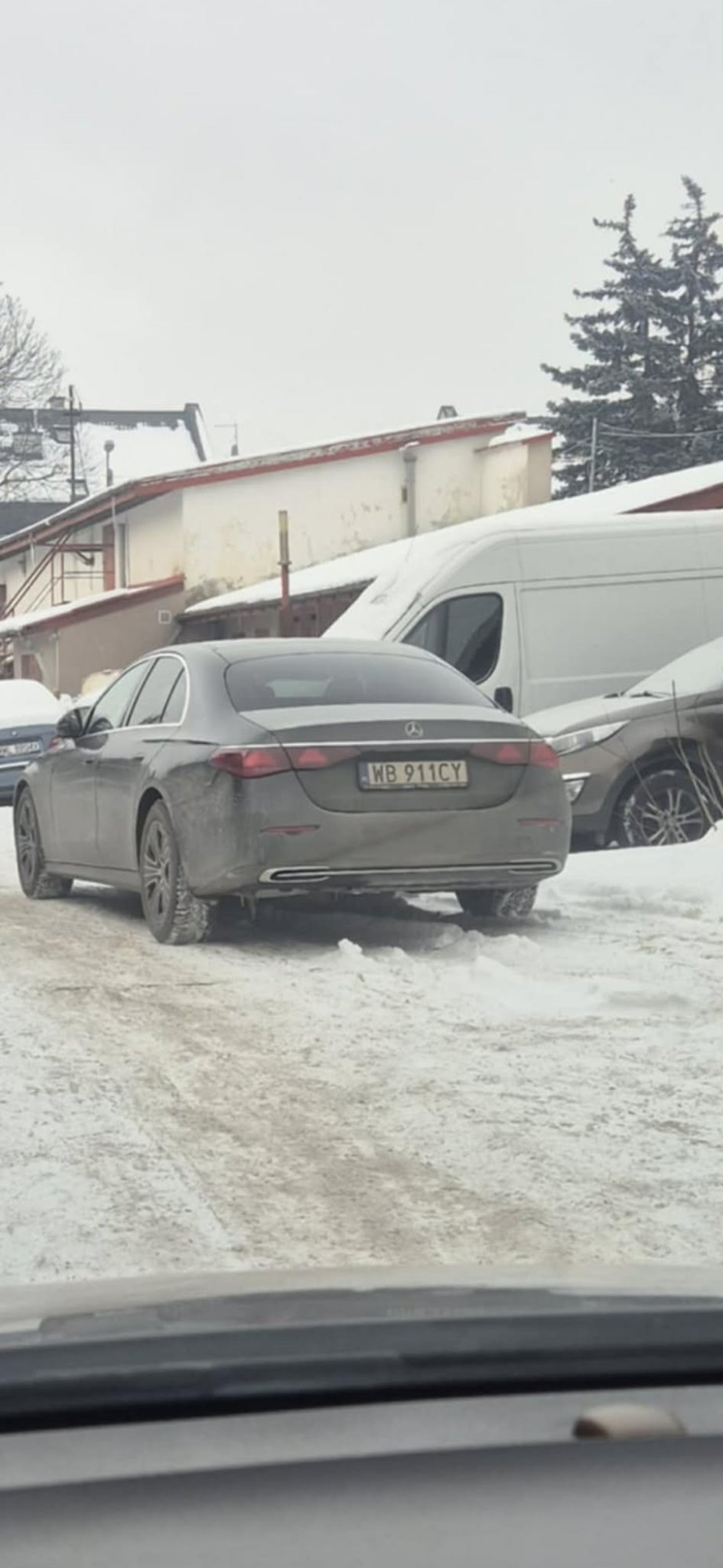 Numer rejestracyjny WB 911CY posiada MERCEDES-BENZ E 200 d MR`23 E6 214 Exclusive - WB911CY