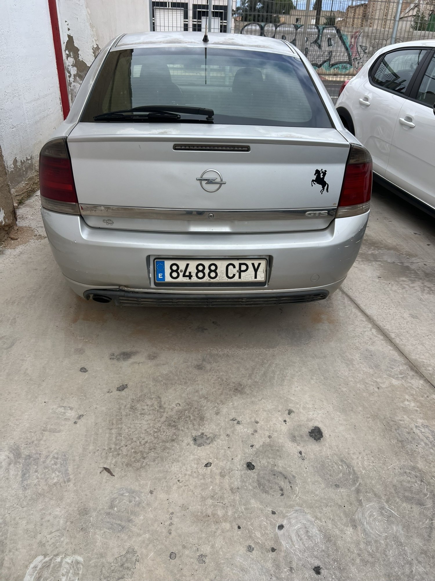 Numer rejestracyjny 8488CPY posiada OPEL VECTRA