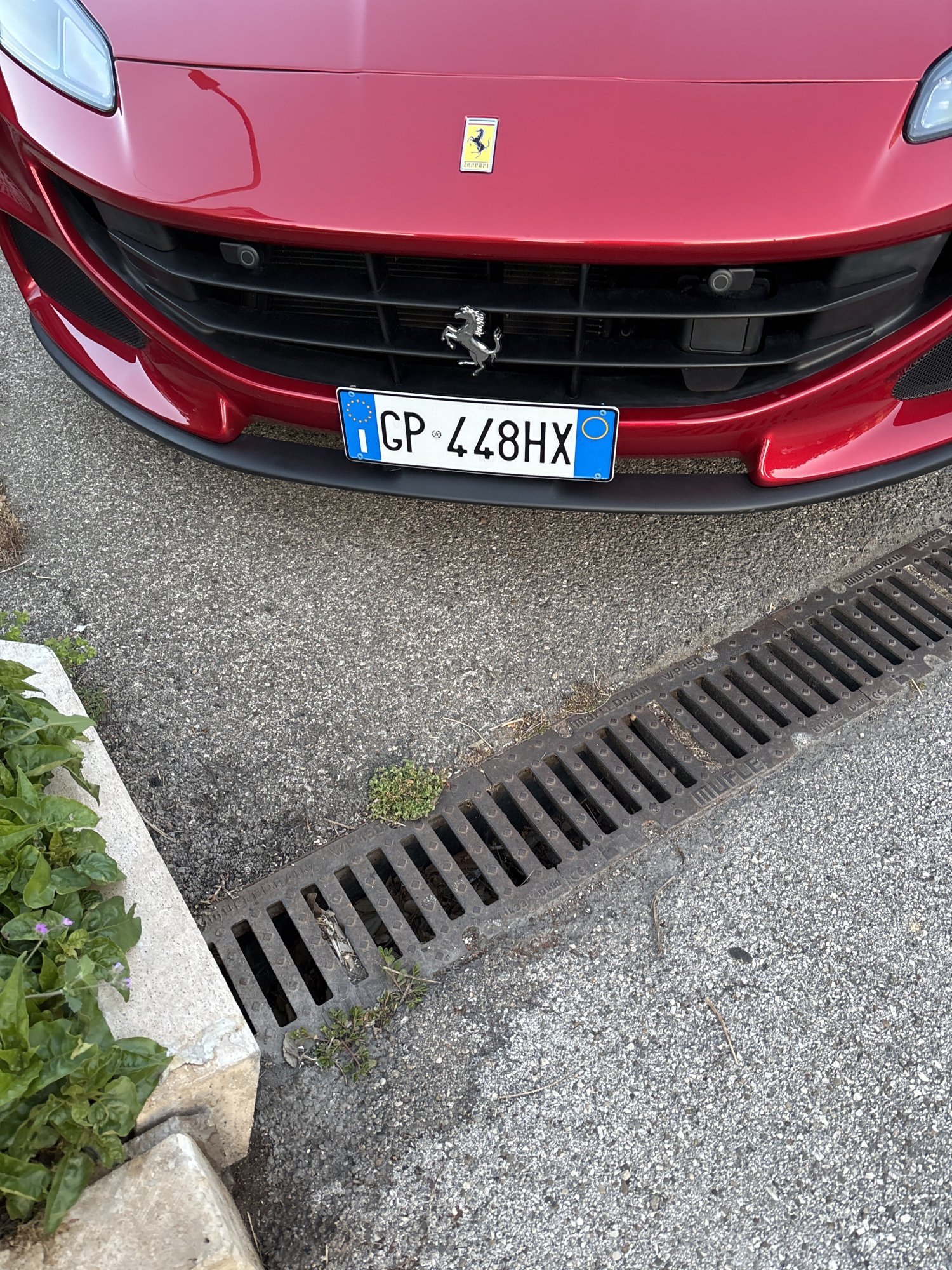 Numer rejestracyjny GP448HX posiada FERRARI FERRARI PORTOFINO M