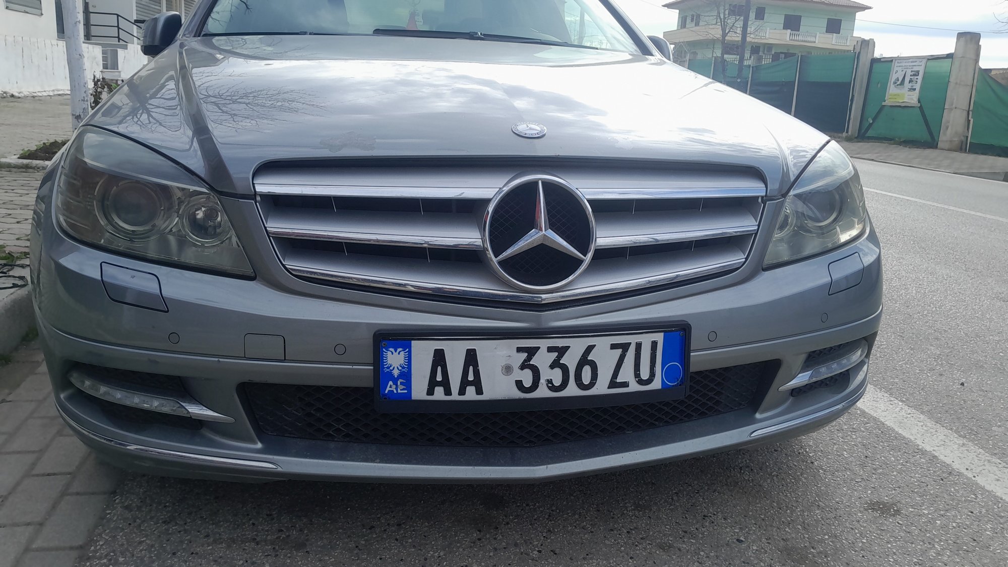 Numer rejestracyjny AA336ZU posiada Mercedes 