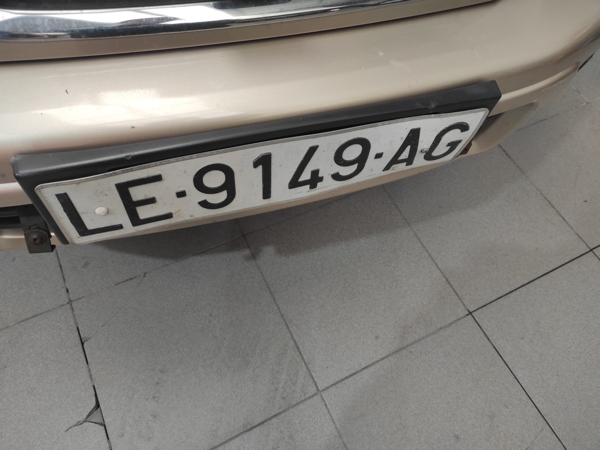 Numer rejestracyjny LE9149AG posiada HONDA CR-V