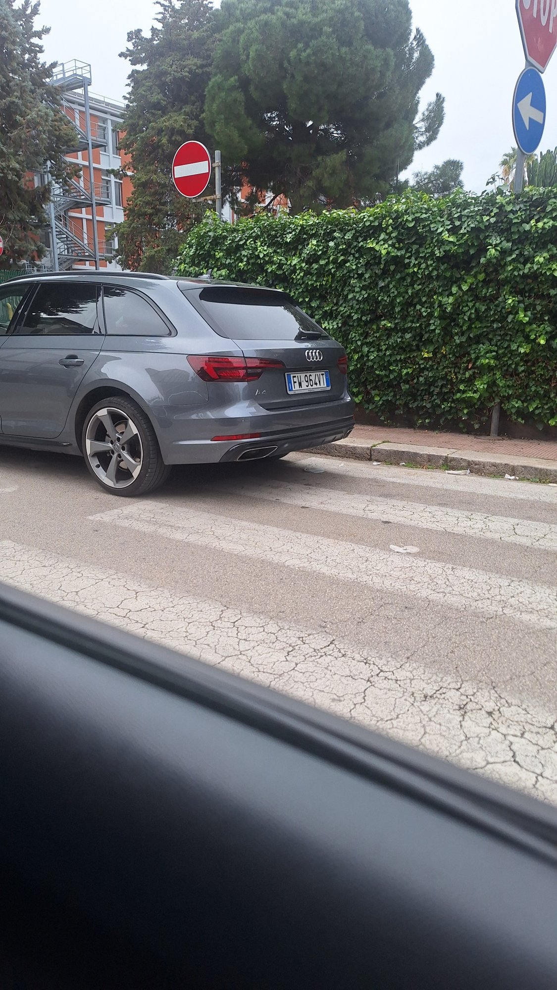 Numer rejestracyjny FW964VT posiada AUDI A4 5a serie