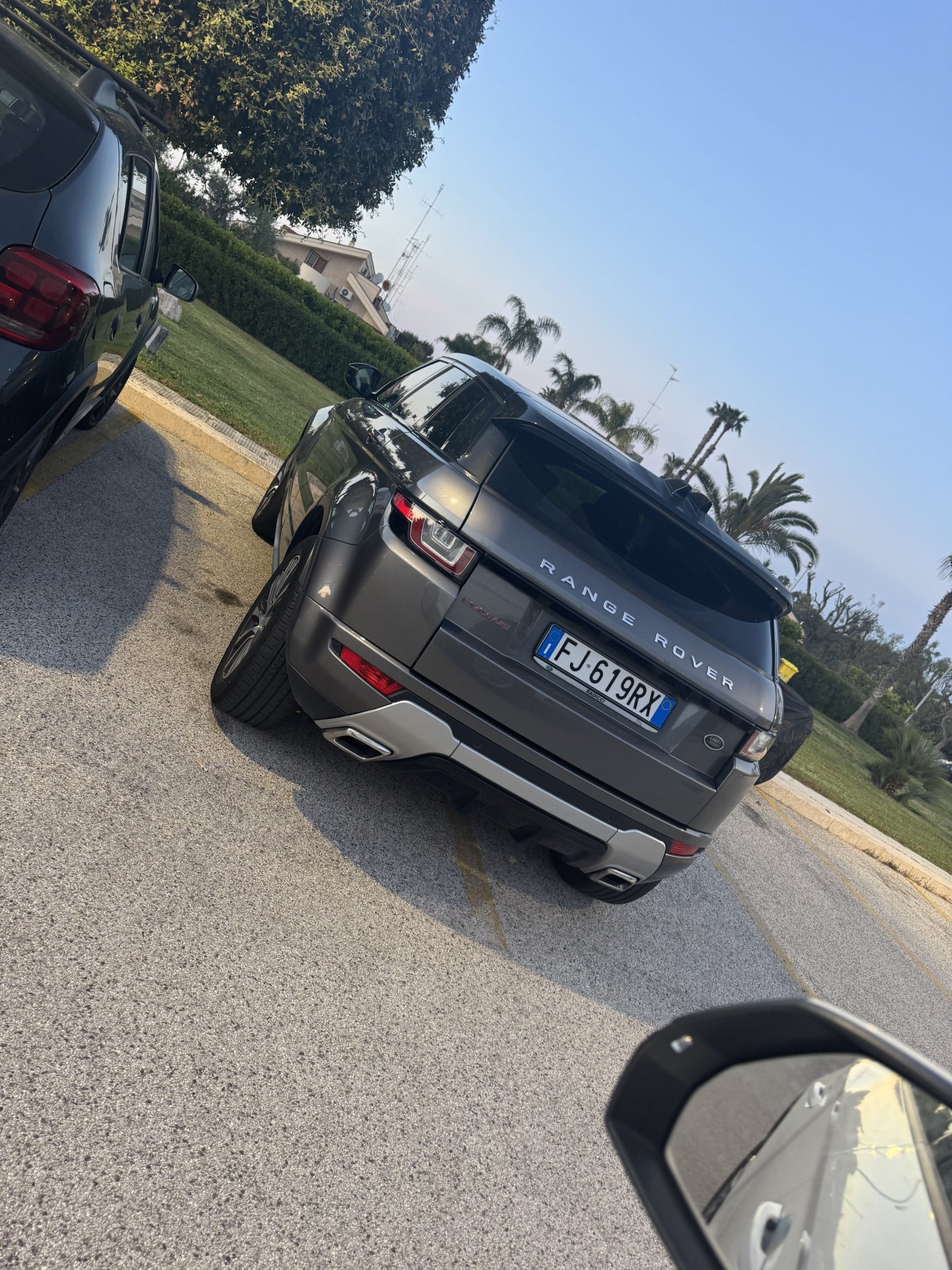 Numer rejestracyjny FJ619RY posiada FORD TOURNEO CONNECT