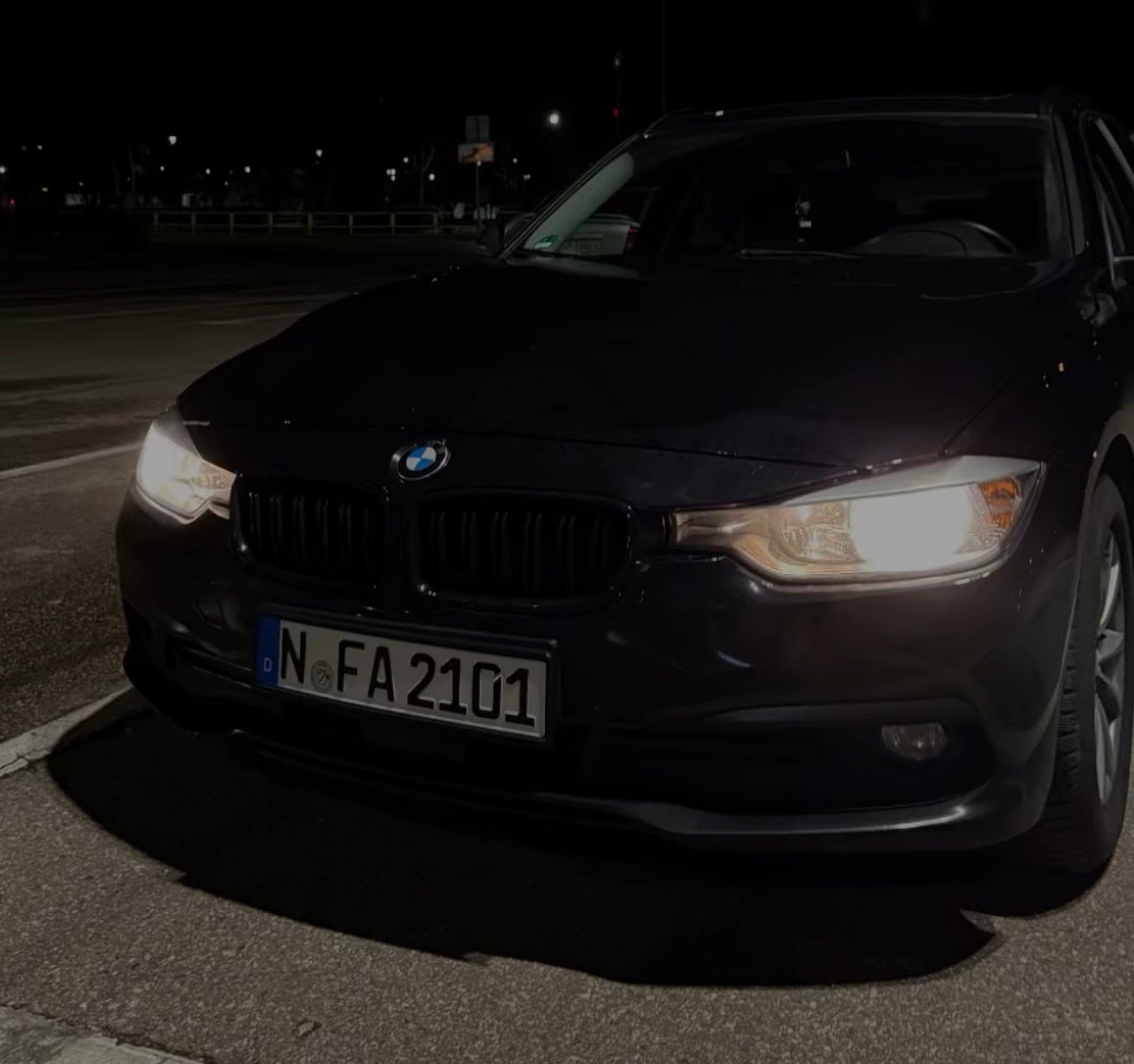 Numer rejestracyjny NFA2101 posiada BMW 