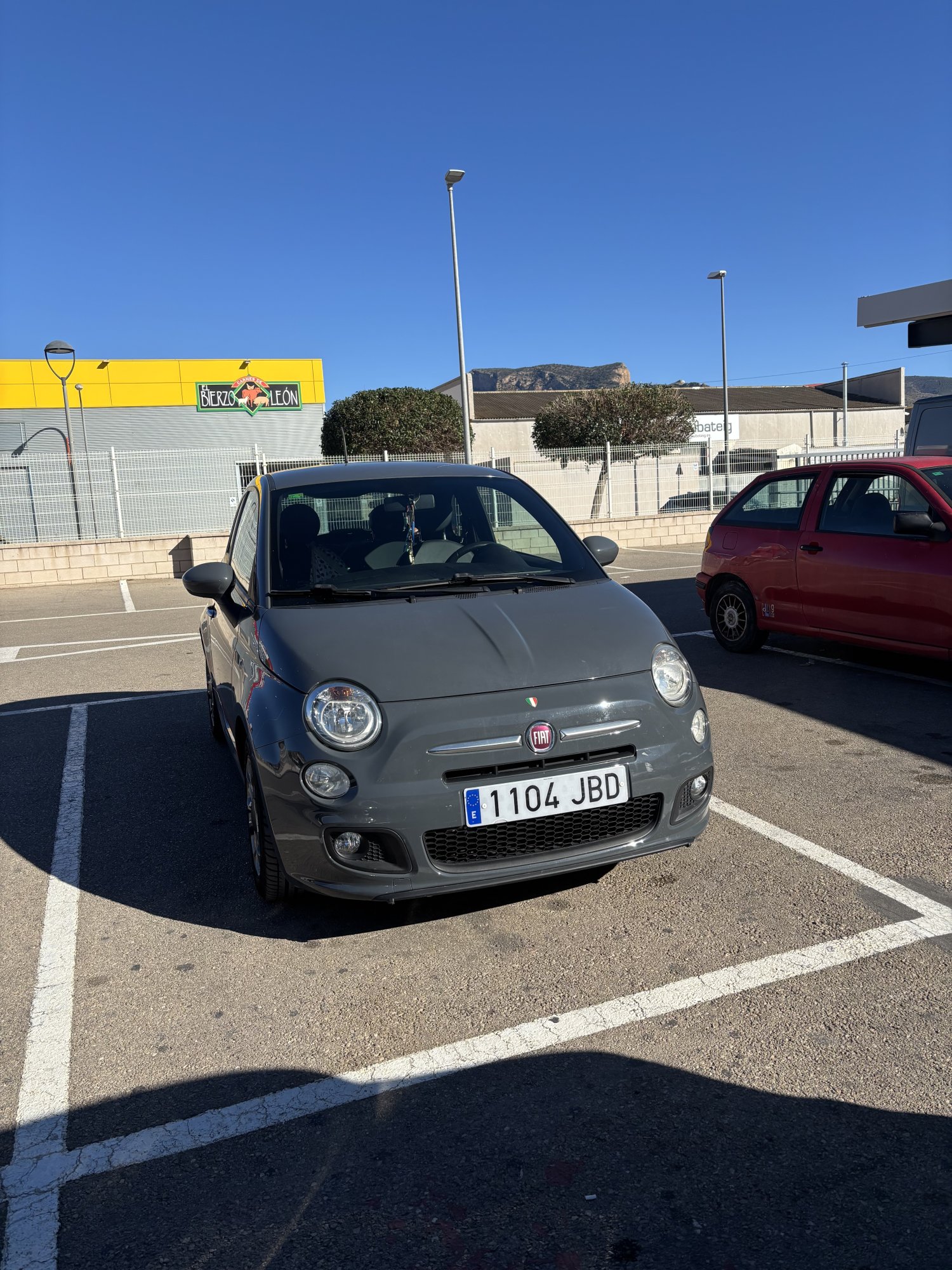 Numer rejestracyjny 1104JBD posiada FIAT 500 Numer rejestracyjny 1104JBD posiada FIAT 500