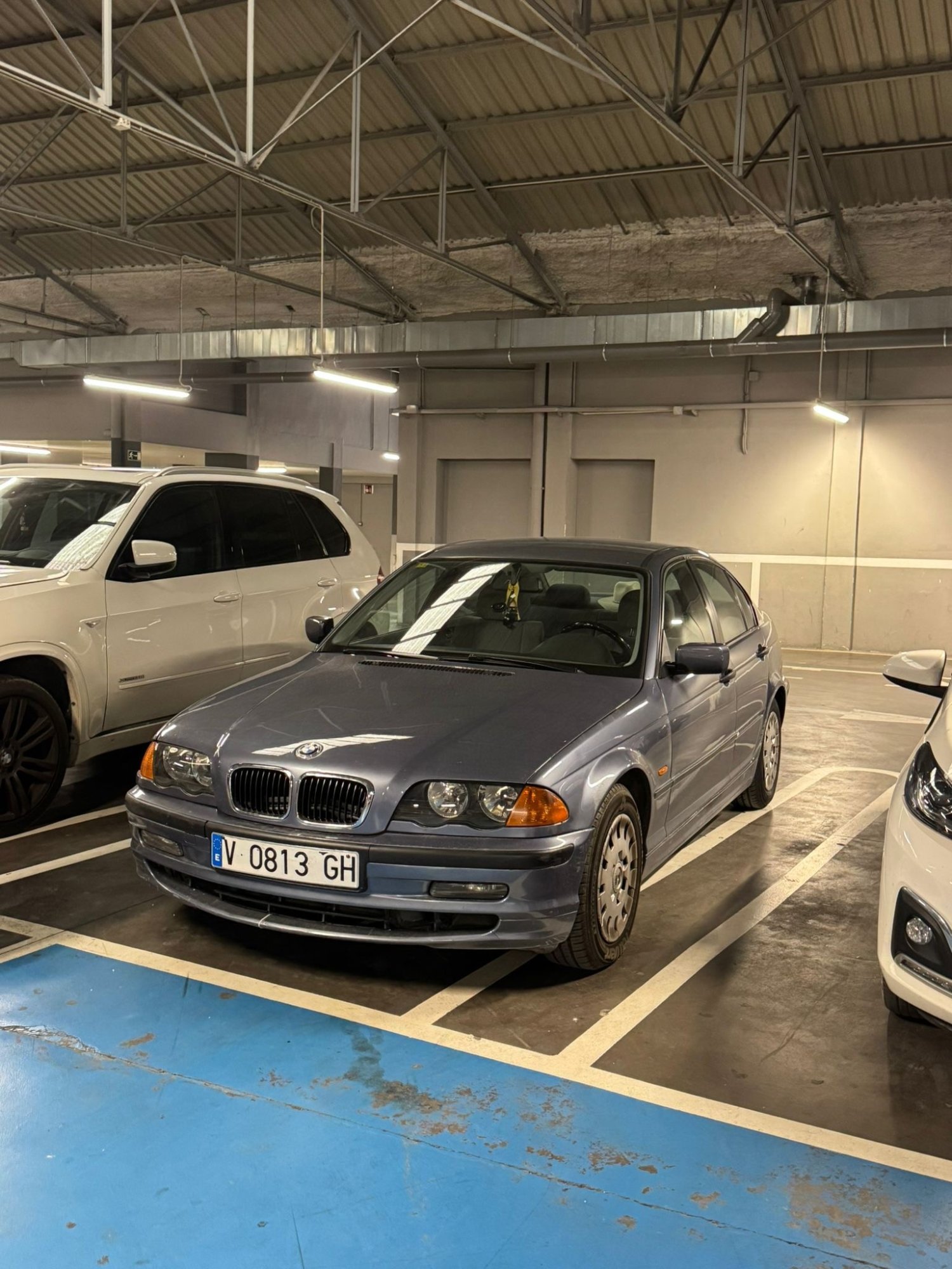 Numer rejestracyjny V0813GH posiada BMW SERIE 3 E46 320 D