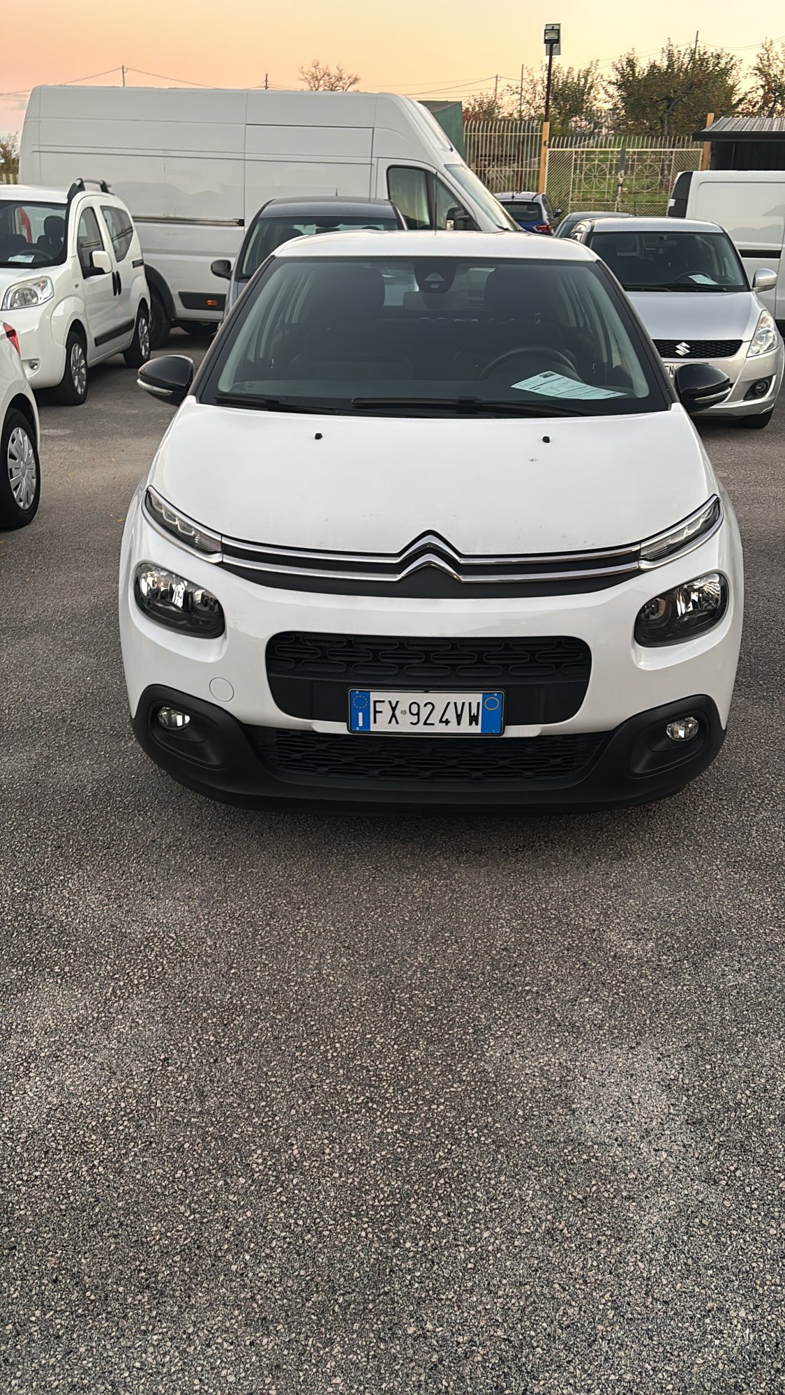 Numer rejestracyjny FX924VW posiada Citroen C3